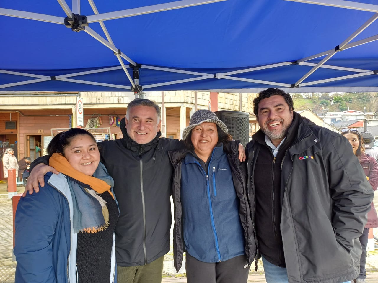 Sabores Ancestrales de Chiloé en costanera de Chonchi.