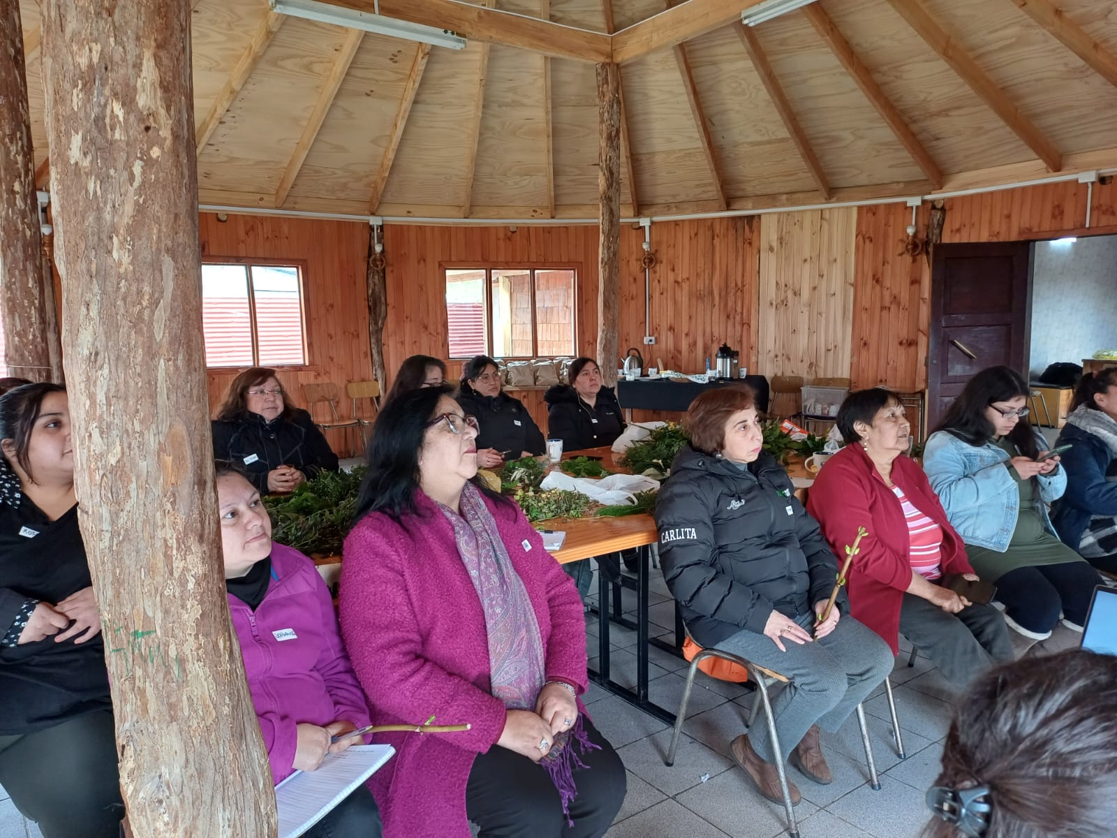 CON IMPORTANTE CONCURRENCIA DE USUARIAS SE DESARROLLA LA «TERCERA EXPO EMPRENDEDORAS DEL PROGRAMA MUJERES JEFAS DE HOGAR».