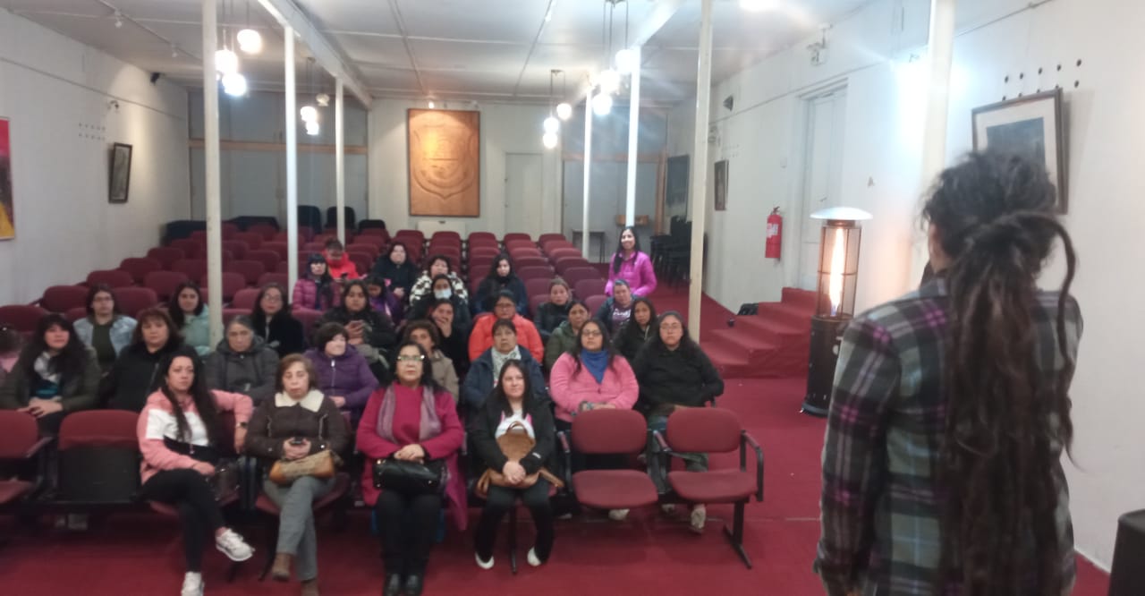 PROGRAMA MUJERES JEFAS DE HOGAR DE CHONCHI REALIZA CHARLAS CON DIVERSAS INSTITUCIONES Y SERVICIOS PÚBLICOS LOS MIÉRCOLES DE AGOSTO.