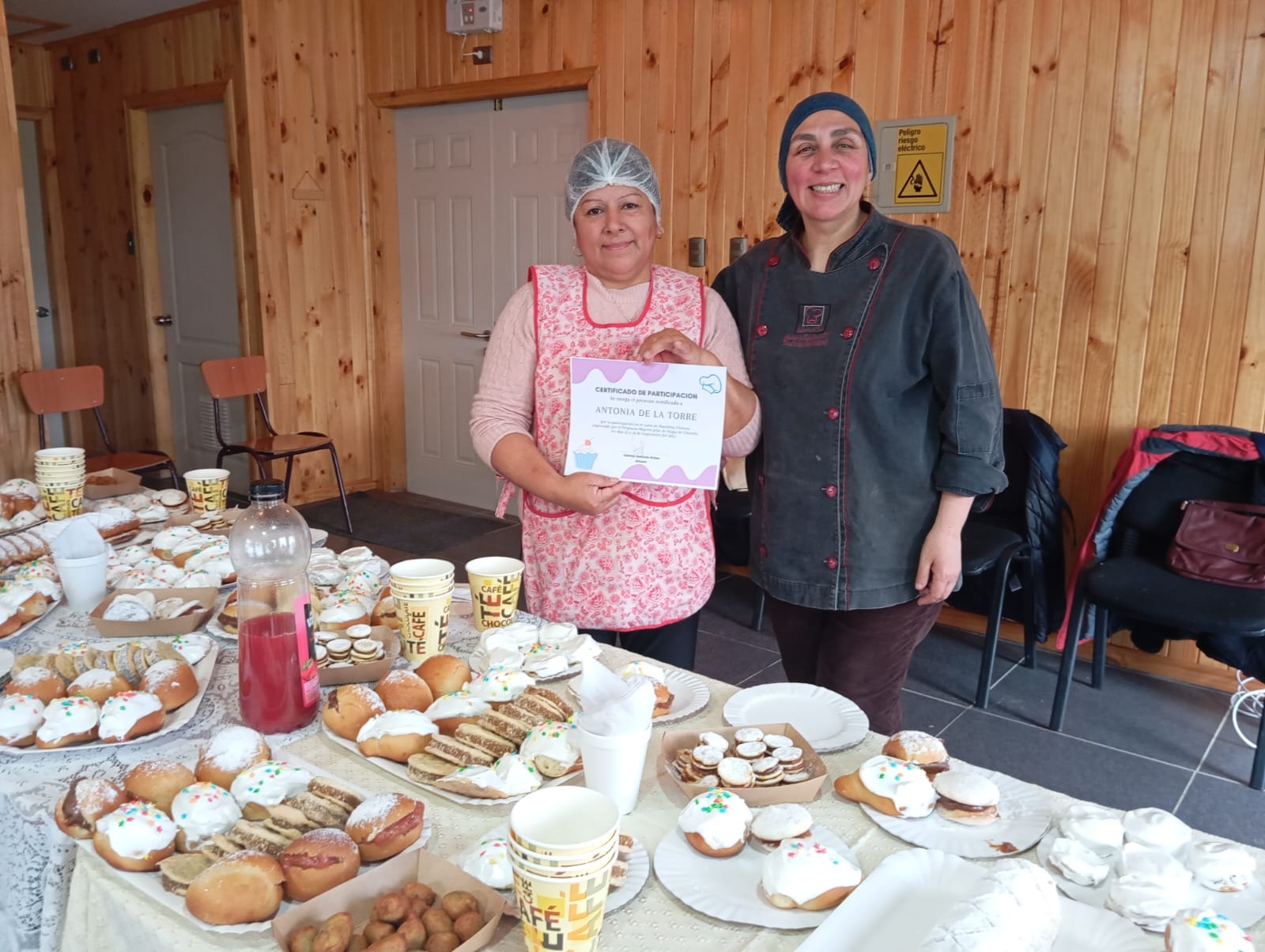 DIEZ USUARIAS DEL PROGRAMA “MUJERES JEFAS DE HOGAR” DE CHONCHI FINALIZAN CON ÉXITO CURSO EN “PASTELERÍA CHILENA”