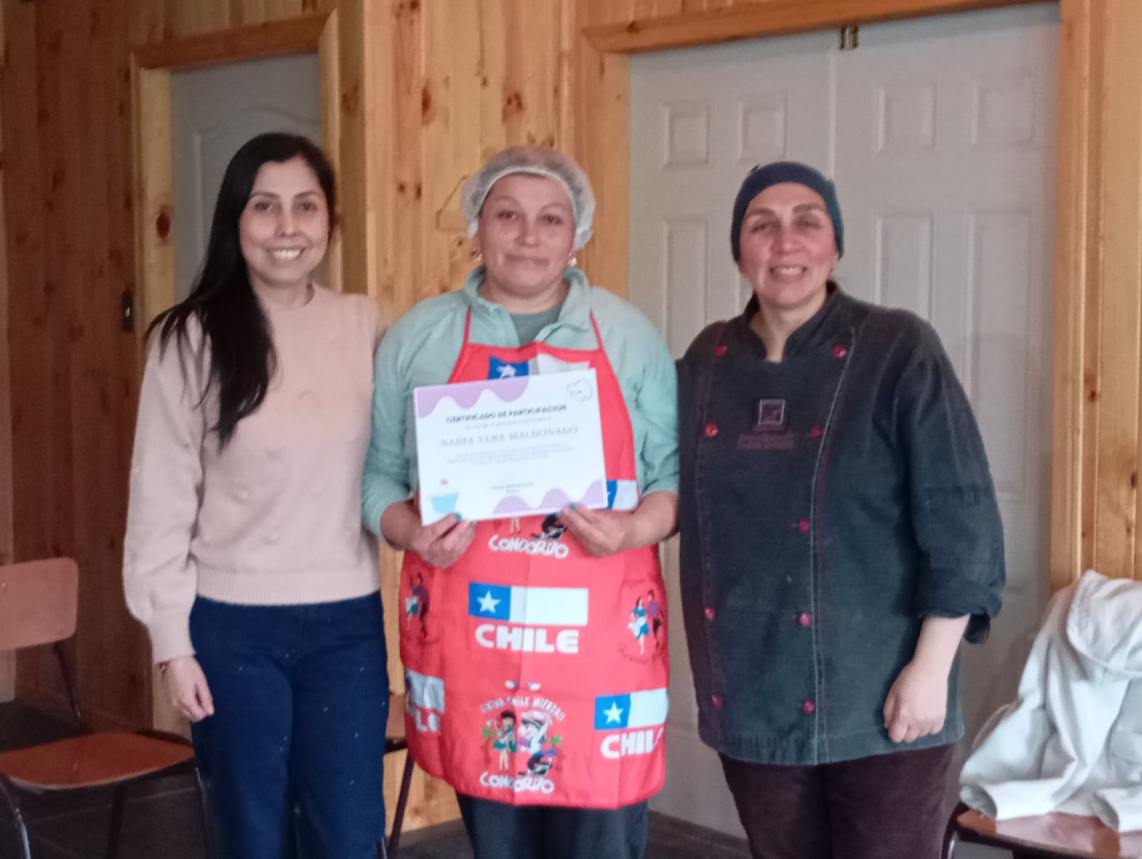 DIEZ USUARIAS DEL PROGRAMA “MUJERES JEFAS DE HOGAR” DE CHONCHI FINALIZAN CON ÉXITO CURSO EN “PASTELERÍA CHILENA”