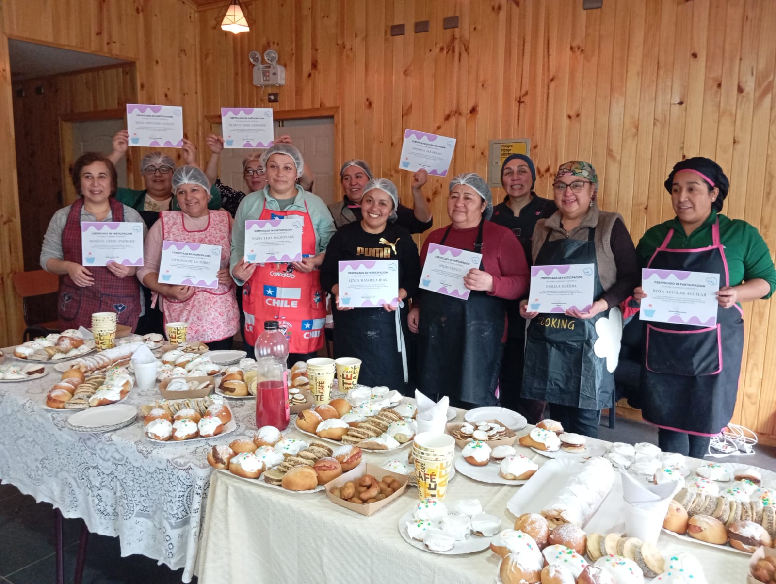 DIEZ USUARIAS DEL PROGRAMA “MUJERES JEFAS DE HOGAR” DE CHONCHI FINALIZAN CON ÉXITO CURSO EN “PASTELERÍA CHILENA”
