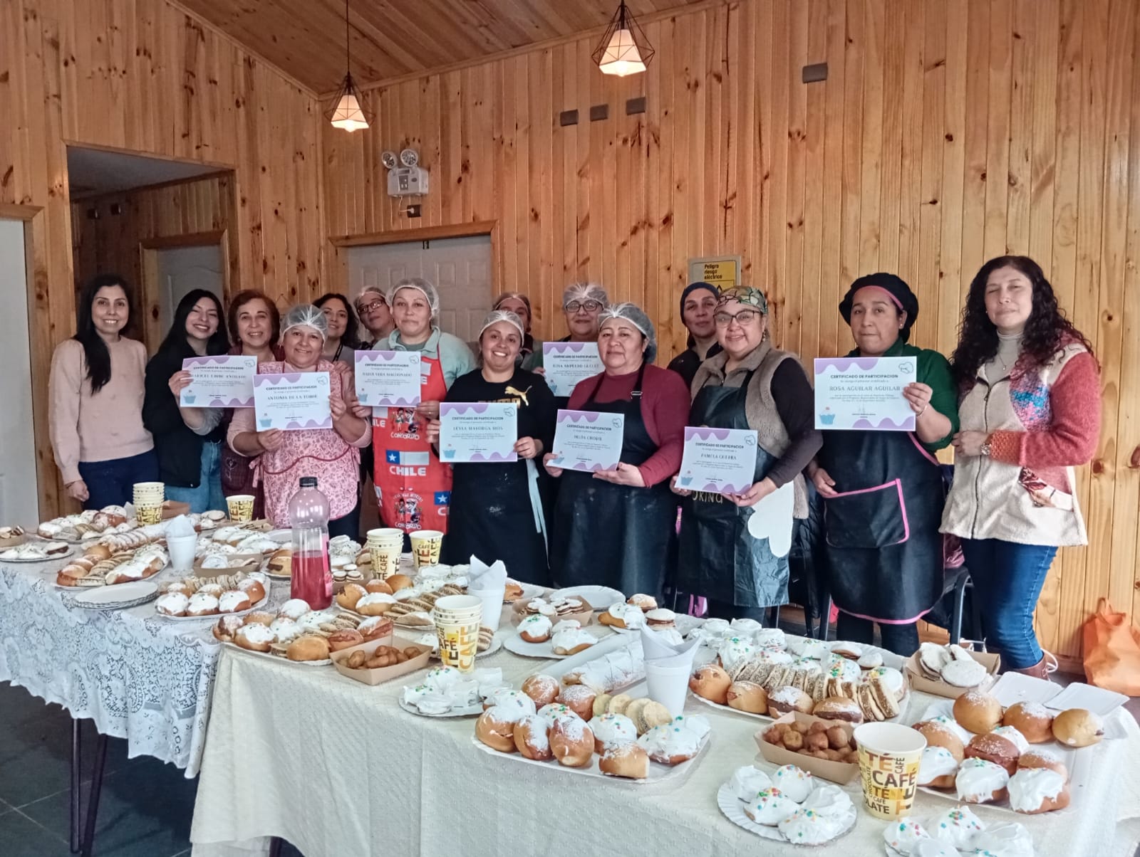 DIEZ USUARIAS DEL PROGRAMA “MUJERES JEFAS DE HOGAR” DE CHONCHI FINALIZAN CON ÉXITO CURSO EN “PASTELERÍA CHILENA”