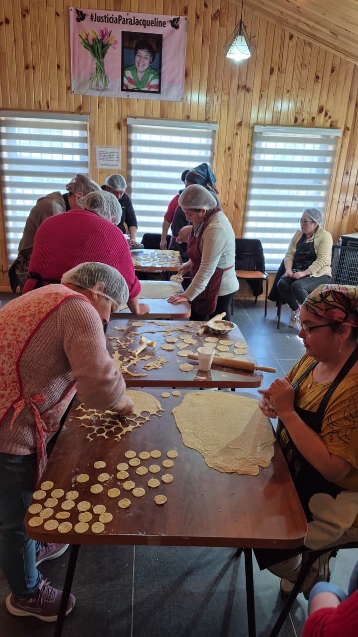 DIEZ USUARIAS DEL PROGRAMA “MUJERES JEFAS DE HOGAR” DE CHONCHI FINALIZAN CON ÉXITO CURSO EN “PASTELERÍA CHILENA”
