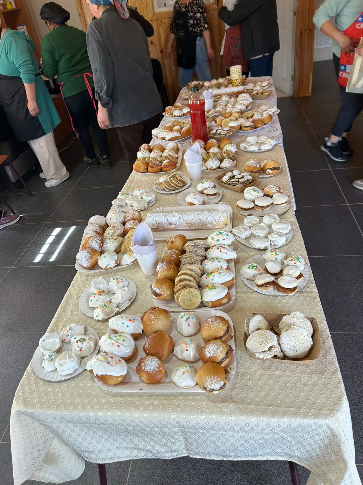 DIEZ USUARIAS DEL PROGRAMA “MUJERES JEFAS DE HOGAR” DE CHONCHI FINALIZAN CON ÉXITO CURSO EN “PASTELERÍA CHILENA”