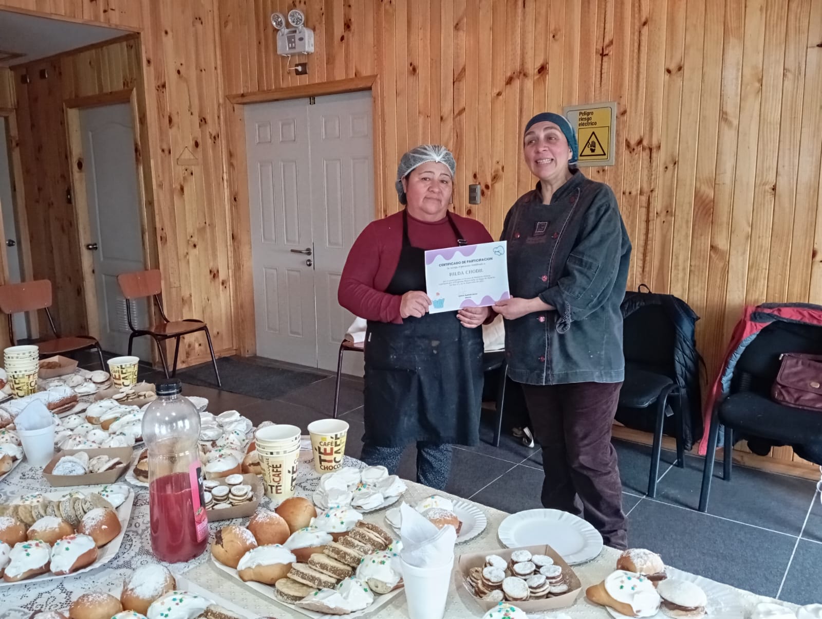 DIEZ USUARIAS DEL PROGRAMA “MUJERES JEFAS DE HOGAR” DE CHONCHI FINALIZAN CON ÉXITO CURSO EN “PASTELERÍA CHILENA”