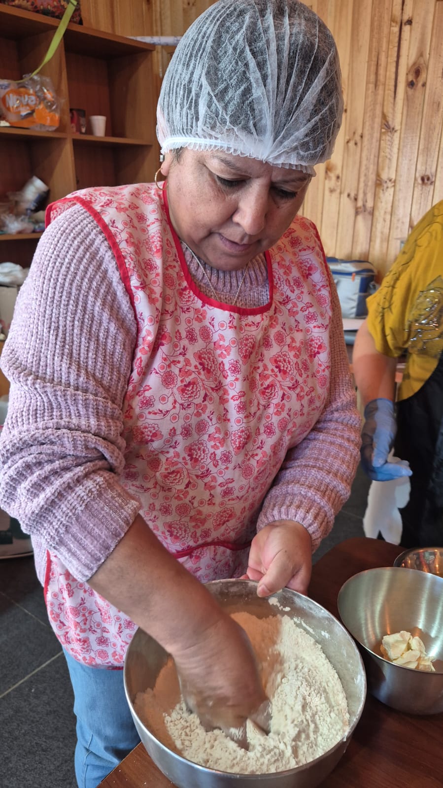 DIEZ USUARIAS DEL PROGRAMA “MUJERES JEFAS DE HOGAR” DE CHONCHI FINALIZAN CON ÉXITO CURSO EN “PASTELERÍA CHILENA”