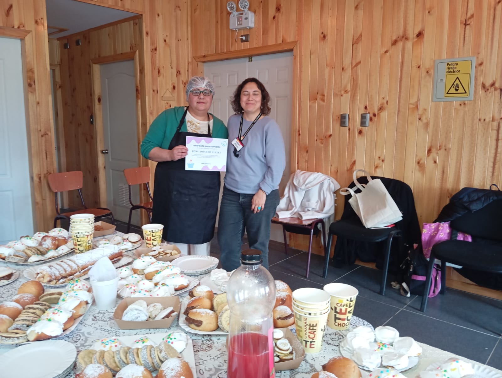 DIEZ USUARIAS DEL PROGRAMA “MUJERES JEFAS DE HOGAR” DE CHONCHI FINALIZAN CON ÉXITO CURSO EN “PASTELERÍA CHILENA”