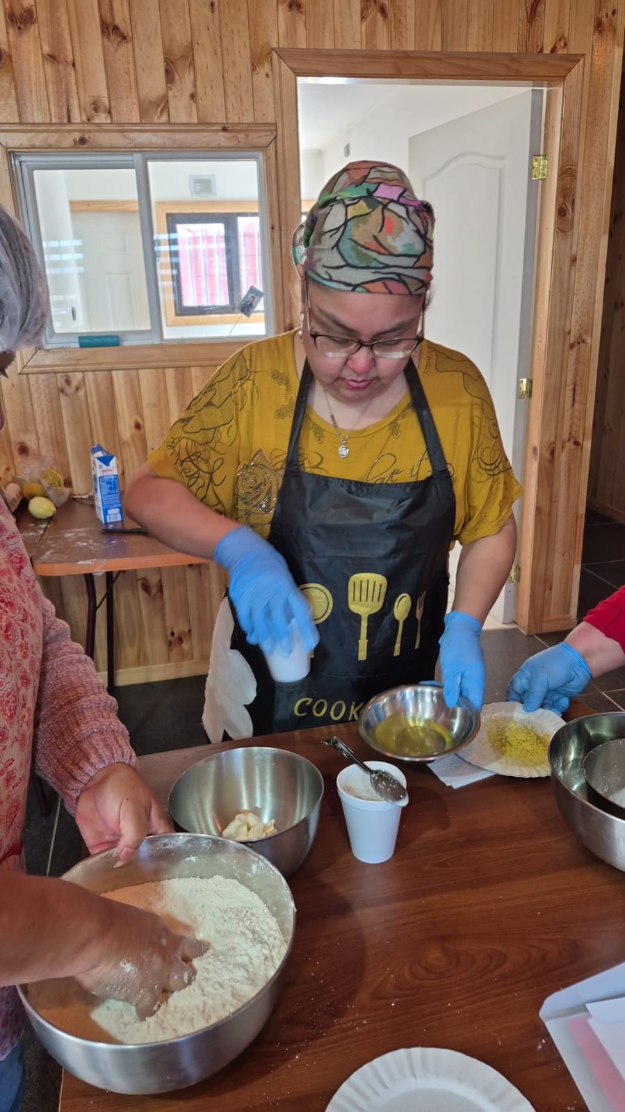 DIEZ USUARIAS DEL PROGRAMA “MUJERES JEFAS DE HOGAR” DE CHONCHI FINALIZAN CON ÉXITO CURSO EN “PASTELERÍA CHILENA”