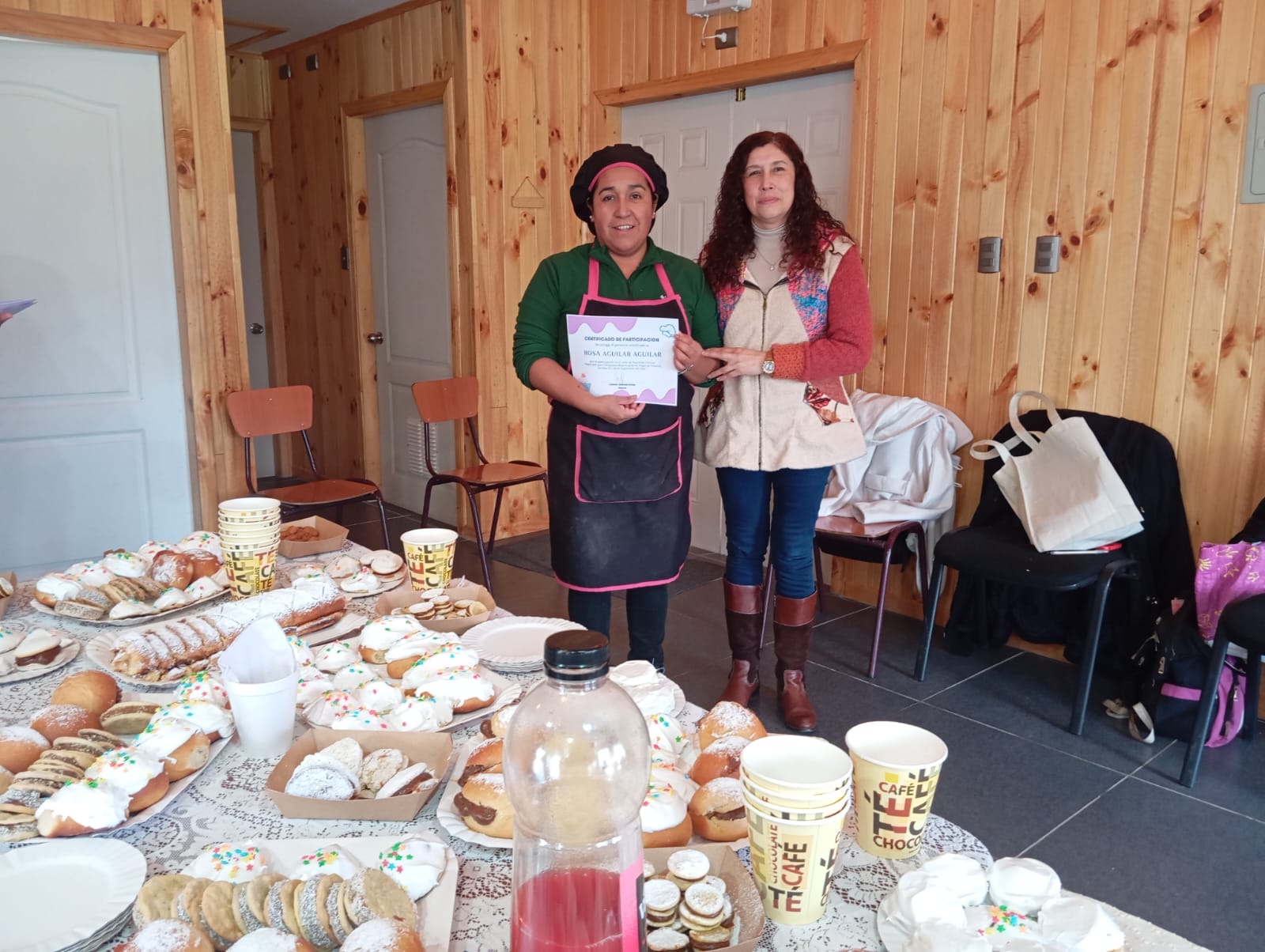 DIEZ USUARIAS DEL PROGRAMA “MUJERES JEFAS DE HOGAR” DE CHONCHI FINALIZAN CON ÉXITO CURSO EN “PASTELERÍA CHILENA”