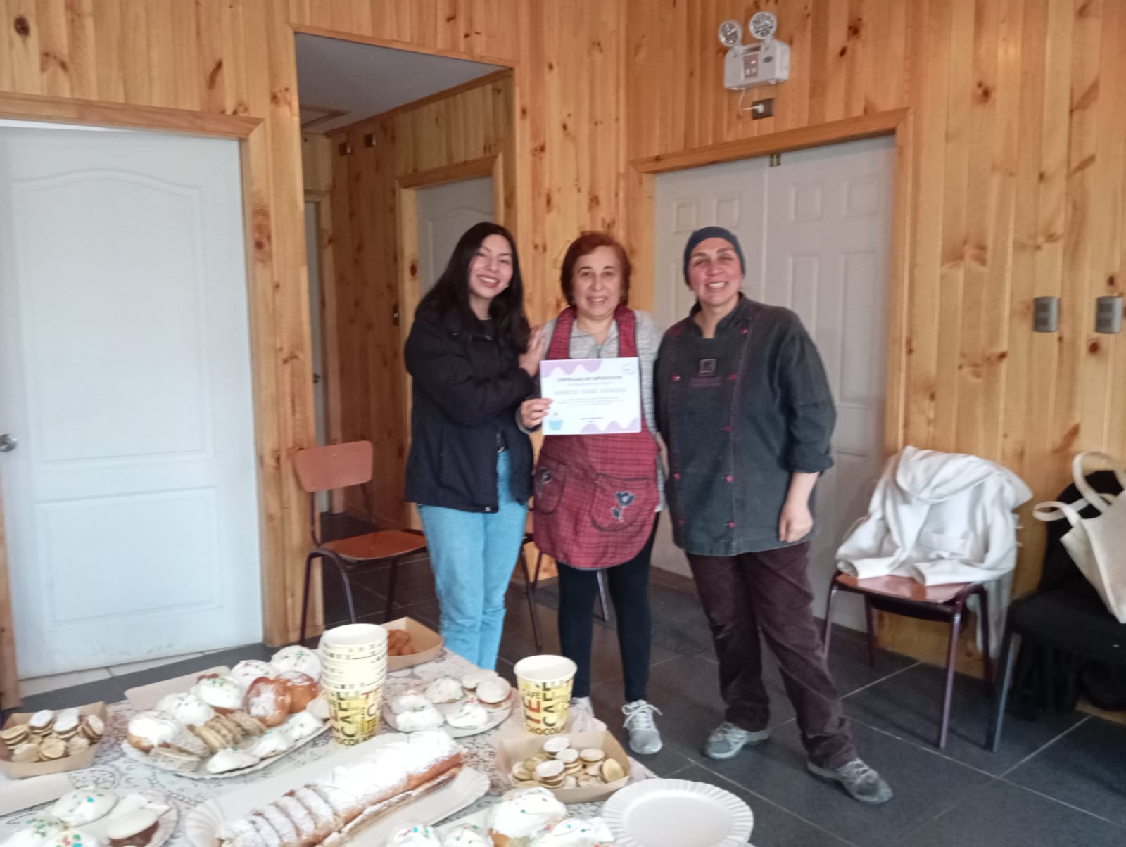 DIEZ USUARIAS DEL PROGRAMA “MUJERES JEFAS DE HOGAR” DE CHONCHI FINALIZAN CON ÉXITO CURSO EN “PASTELERÍA CHILENA”
