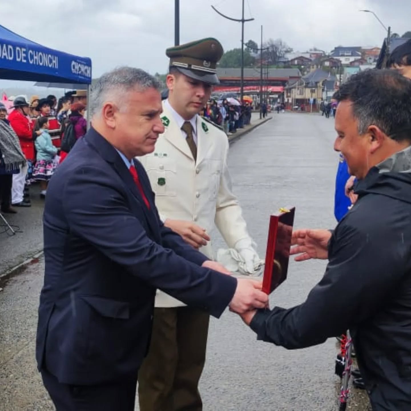 CHONCHI RINDIÓ HOMENAJE EN EL NUEVO ANIVERSARIO DE NUESTRA INDEPENDENCIA NACIONAL