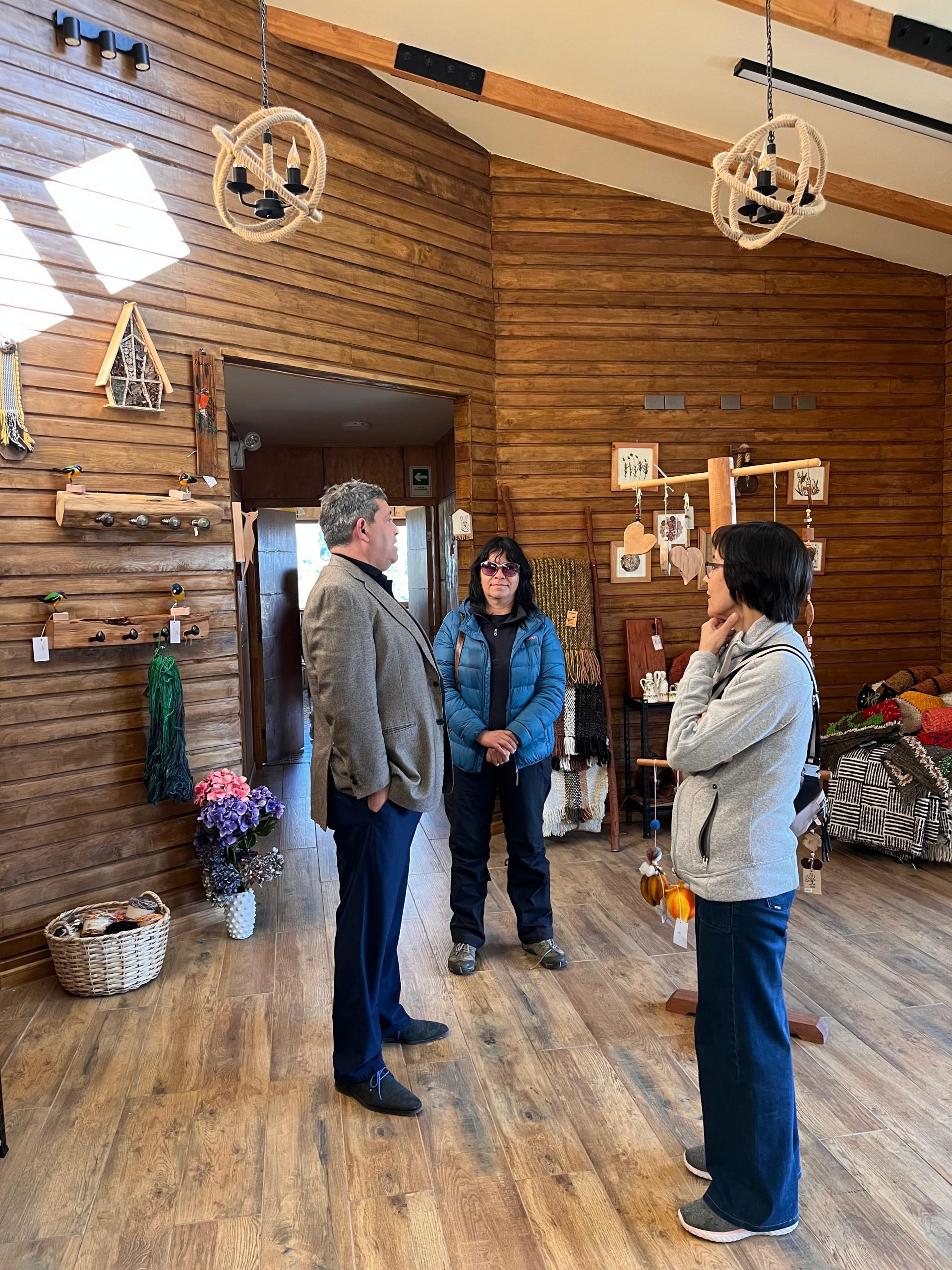 De Chonchi a Ñuñoa: Emprendedores brillan en exitosa Feria Chiloé Day.
