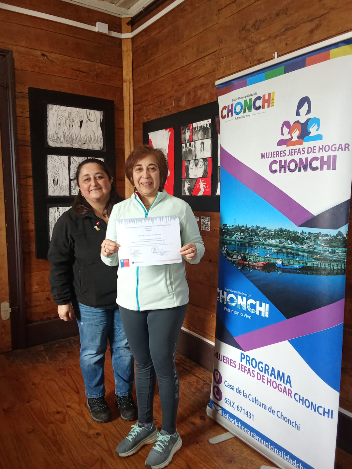 Jefas de Hogar Conquistan la Era Digital: Biblioteca Impulsa Capacitación en Celulares.