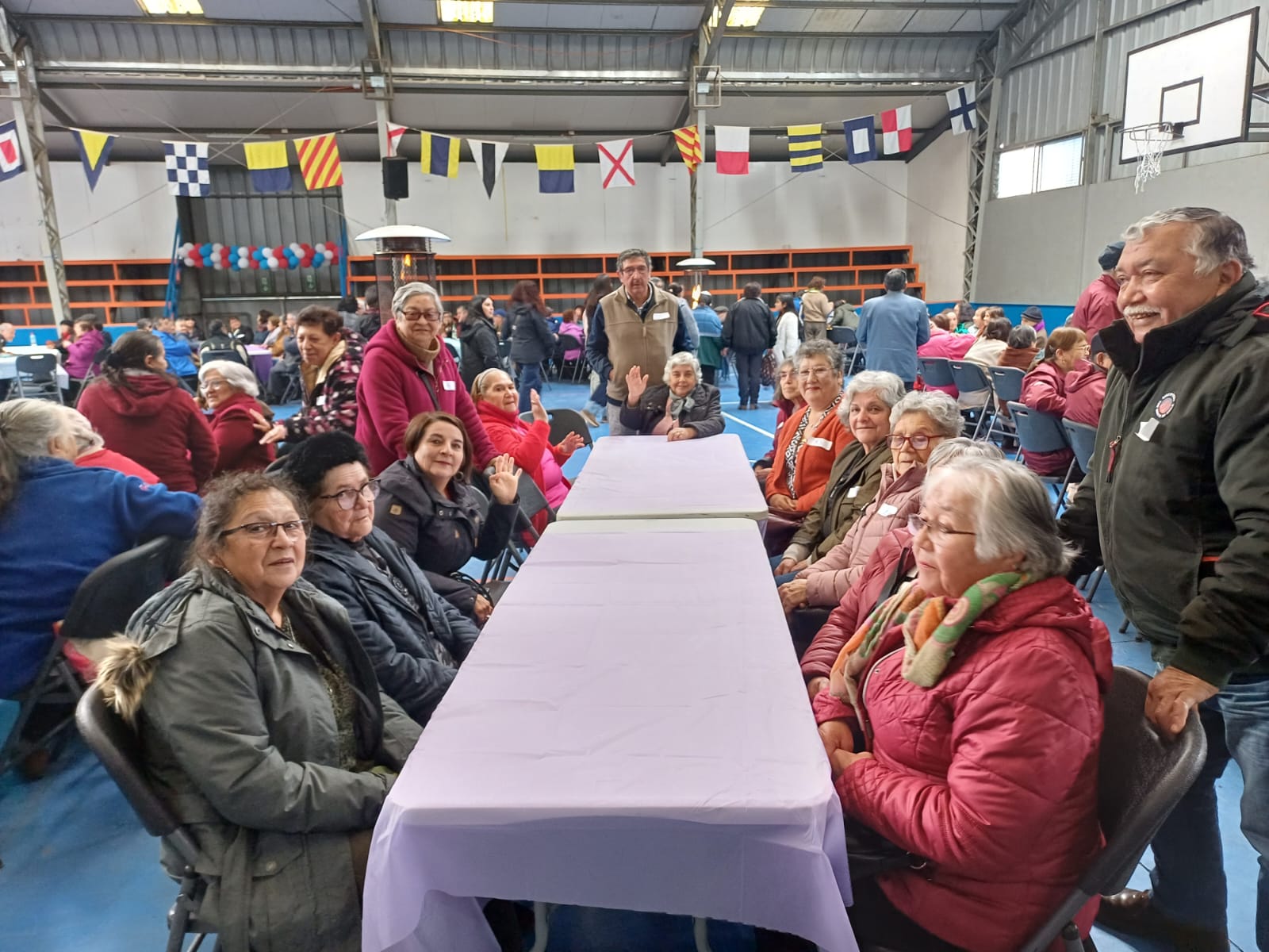 Chonchi celebra la llegada de la primavera junto a más de 200 adultos mayores