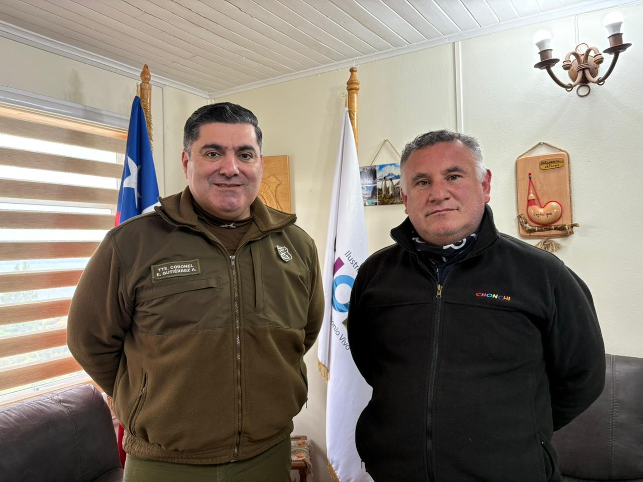 ALCALDE FERNANDO OYARZÚN MACÍAS SOSTIENE IMPORTANTE REUNIÓN CON EL PREFECTO DE CARABINEROS DE CHILOÉ-PALENA DONDE PLANTEÓ UNA SERIE DE TEMAS EN EL ÁMBITO DE LA SEGURIDAD COMUNAL.