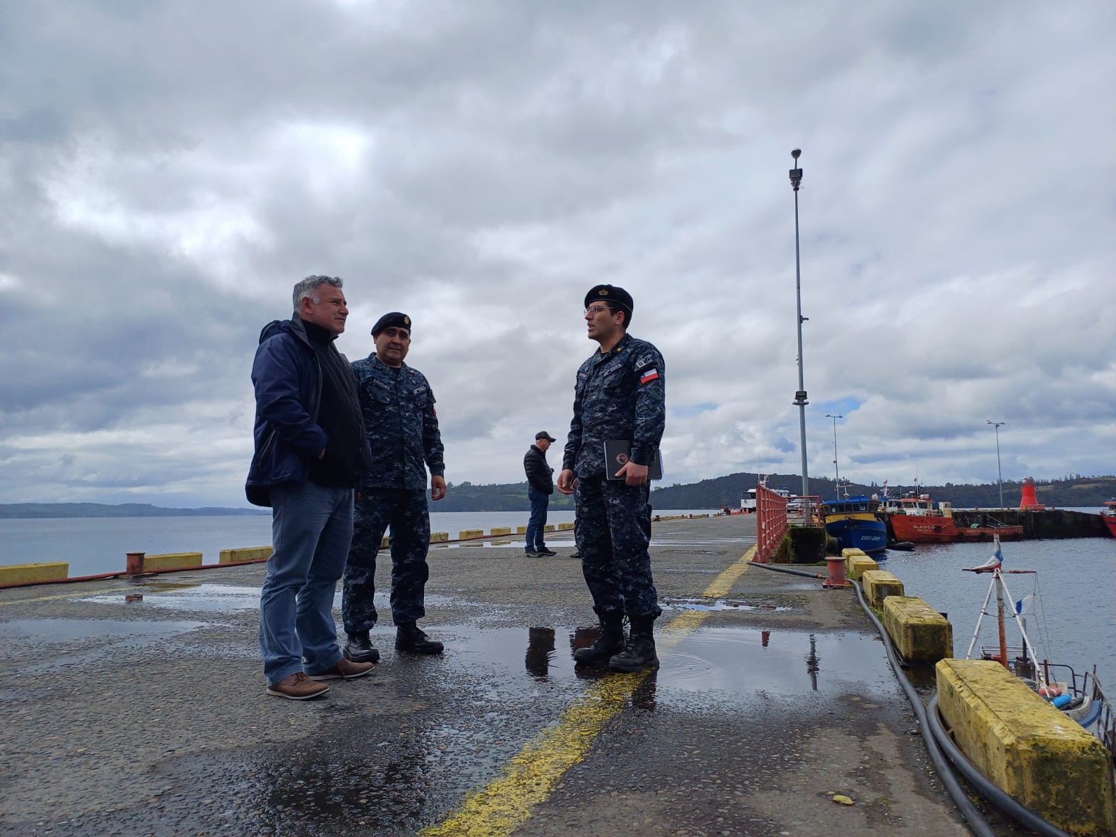 Avanzan gestiones para garantizar seguridad y operatividad del muelle de Chonchi.