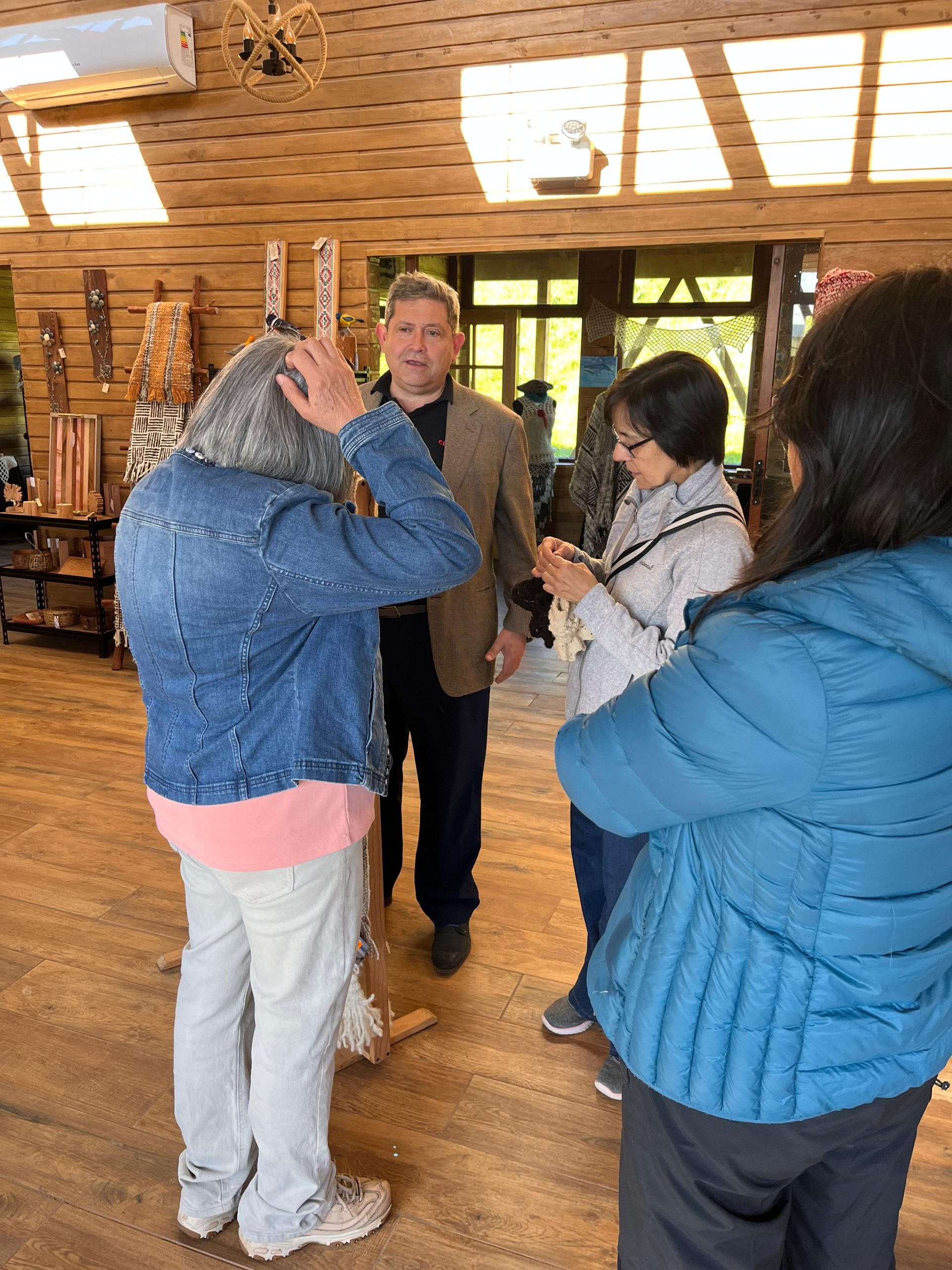 De Chonchi a Ñuñoa: Emprendedores brillan en exitosa Feria Chiloé Day.