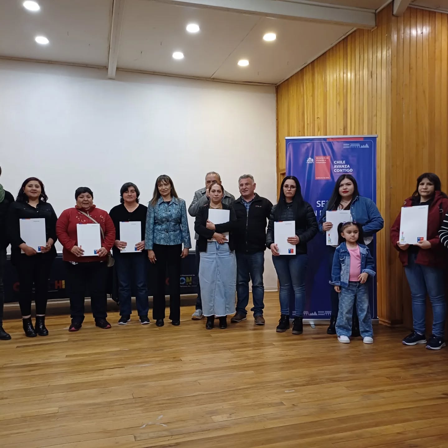 98 FAMILIAS YA SON OFICIALMENTE PROPIETARIAS DE SUS HOGARES.