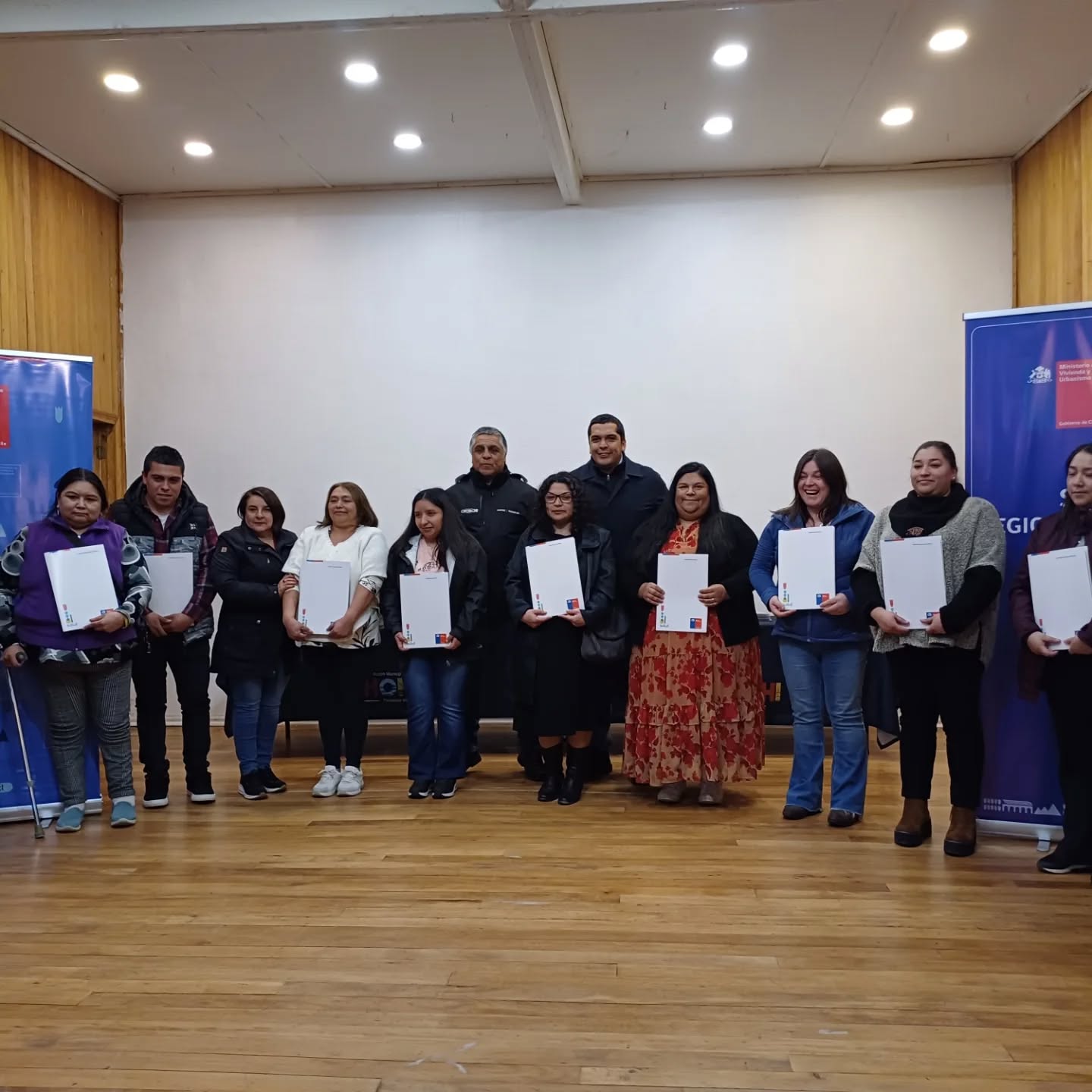 98 FAMILIAS YA SON OFICIALMENTE PROPIETARIAS DE SUS HOGARES.