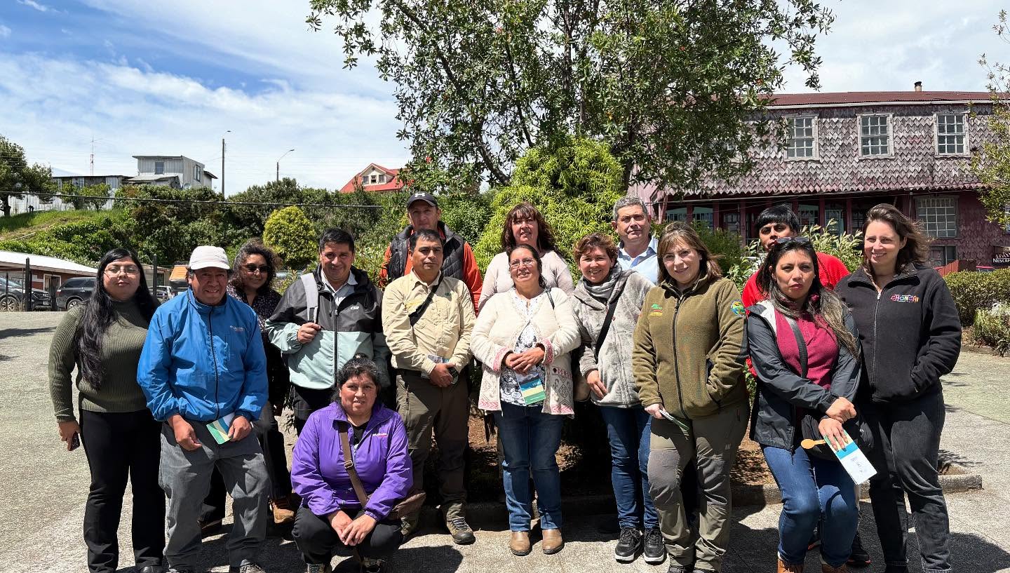 Turismo con raíces locales: Emprendedores de Chonchi se capacitan para crear senderos sostenibles.