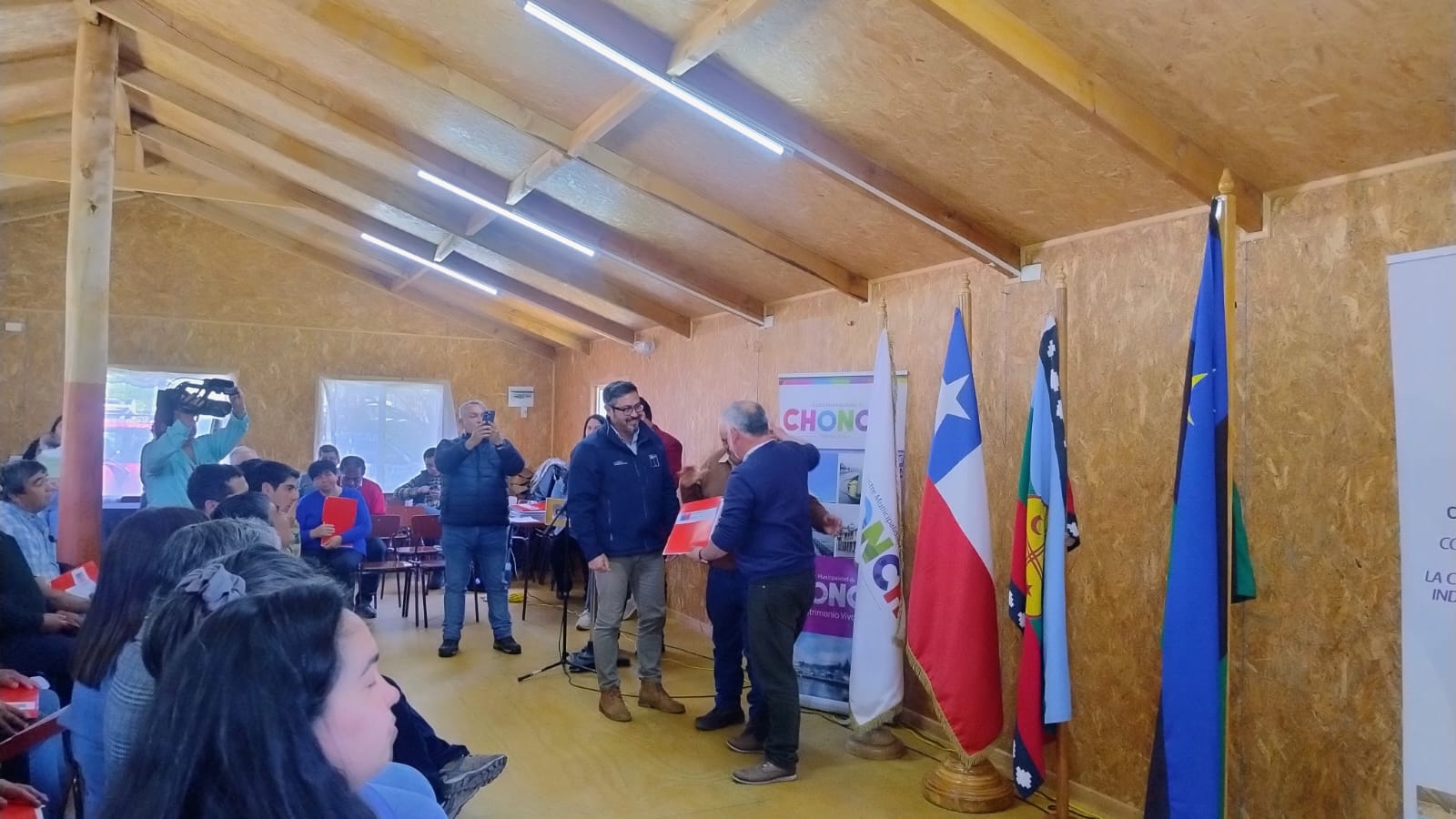 29 FAMILIAS DE LA COMUNIDAD INDÍGENA DE QUILIPULLI YA TIENEN LA CERTIDUMBRE JURÍDICA DE SUS TERRENOS.