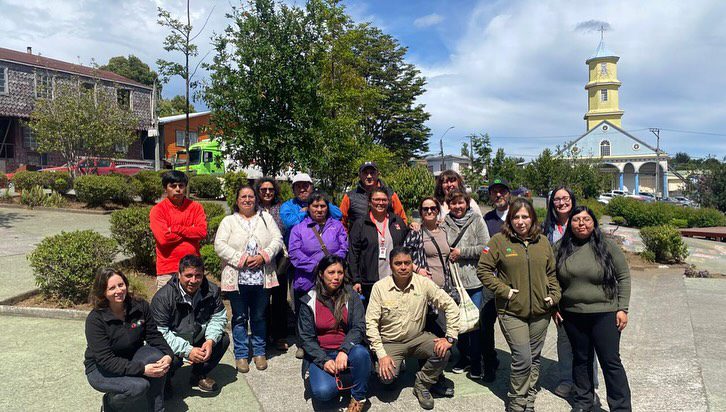 Turismo con raíces locales: Emprendedores de Chonchi se capacitan para crear senderos sostenibles.