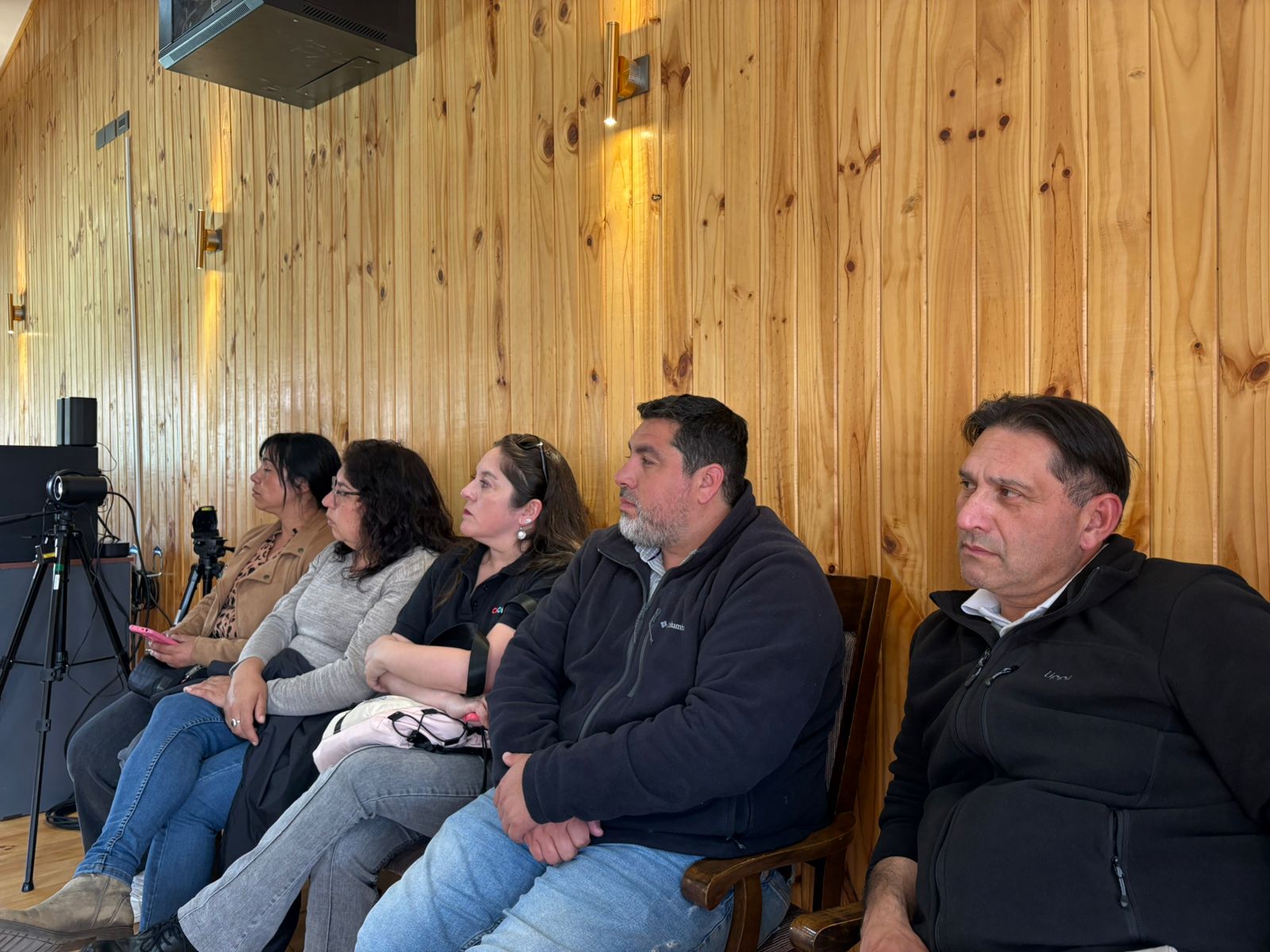 FUNCIONARIOS MUNICIPALES CONOCEN AVANCES DEL NUEVO PLADECO DE CHONCHI.