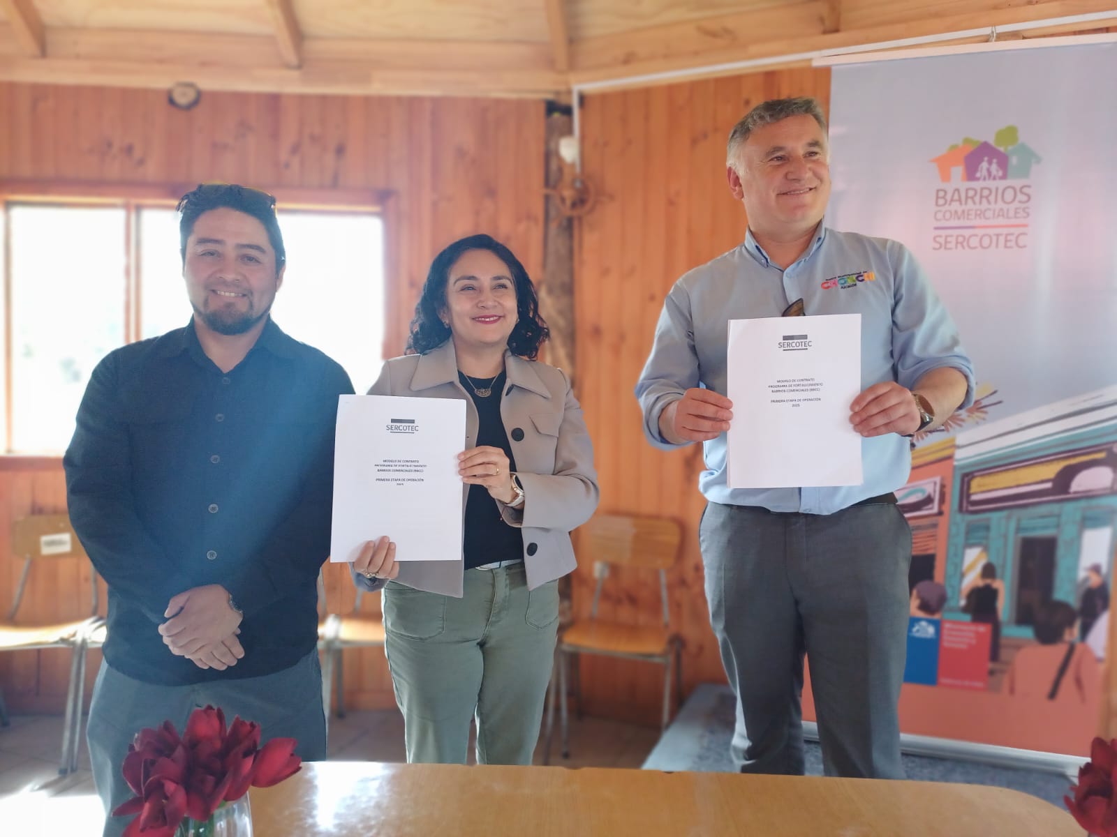 MUNICIPIO DE CHONCHI FIRMA CONVENIO DE BARRIOS COMERCIALES CON SERCOTEC.