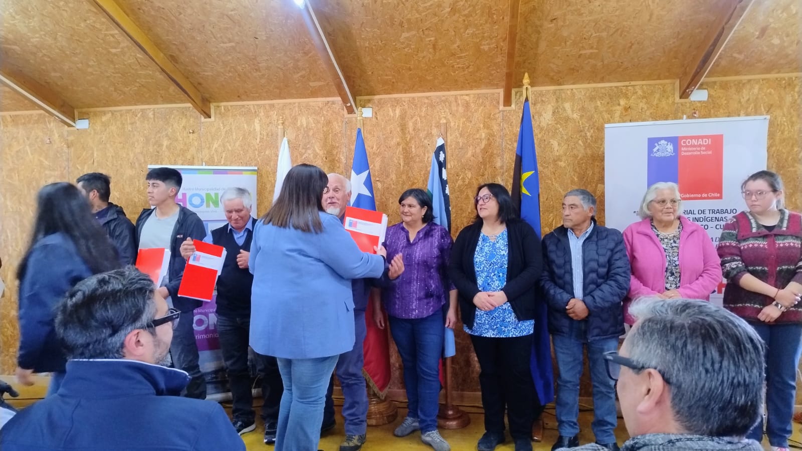 29 FAMILIAS DE LA COMUNIDAD INDÍGENA DE QUILIPULLI YA TIENEN LA CERTIDUMBRE JURÍDICA DE SUS TERRENOS.