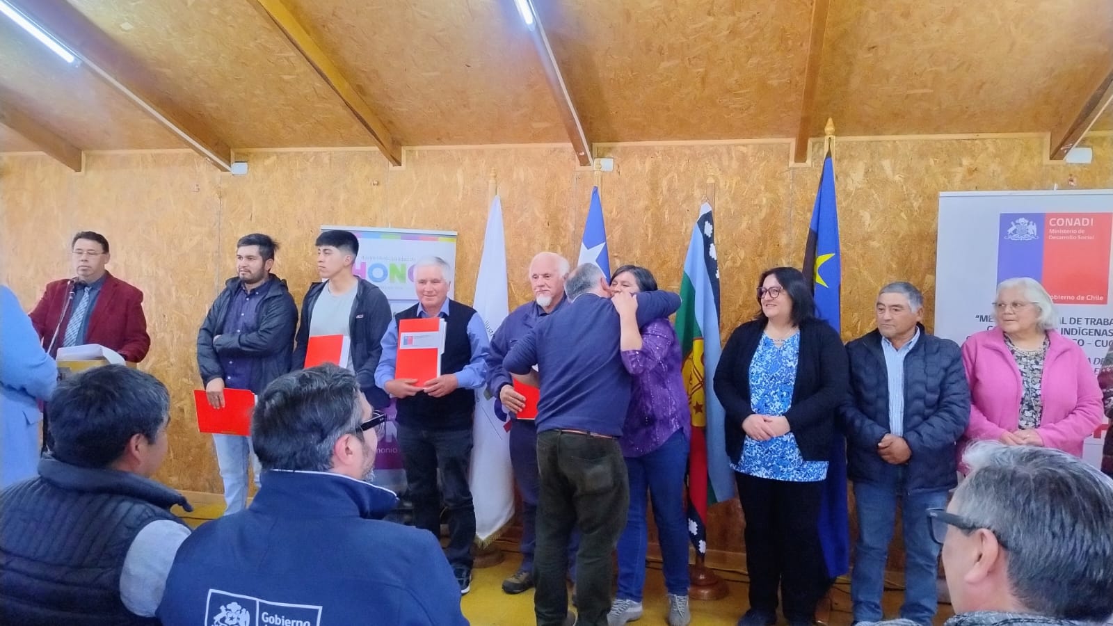 29 FAMILIAS DE LA COMUNIDAD INDÍGENA DE QUILIPULLI YA TIENEN LA CERTIDUMBRE JURÍDICA DE SUS TERRENOS.