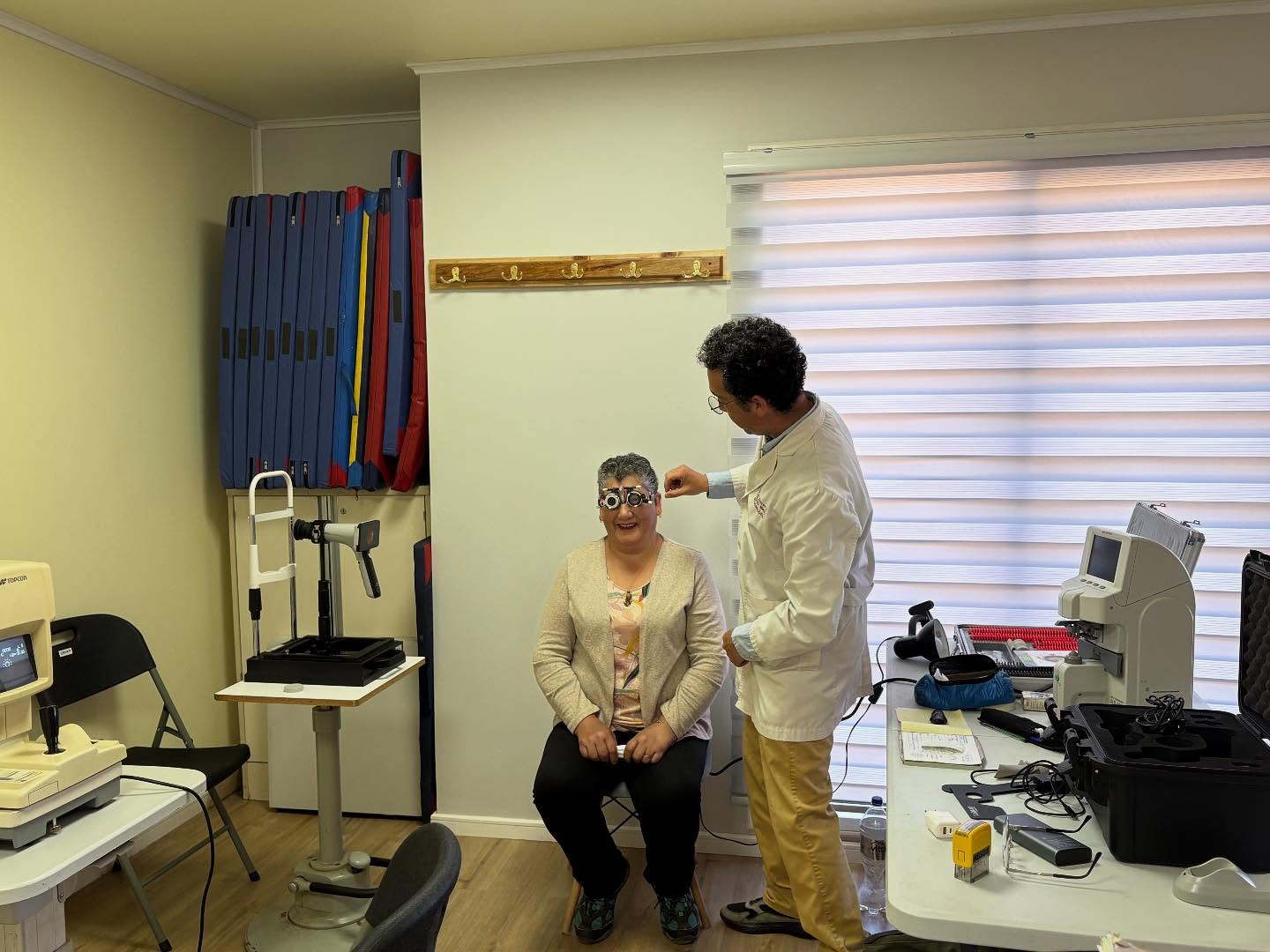 Más de 50 Adultos Mayores de Chonchi Reciben Operativo Oftalmológico Gratuito de Alto Impacto.