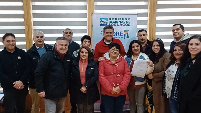 FOTO OFICIAL FIRMA CONVENIO SOLUCION SANITARIA LA MARINA Y SERVITECA