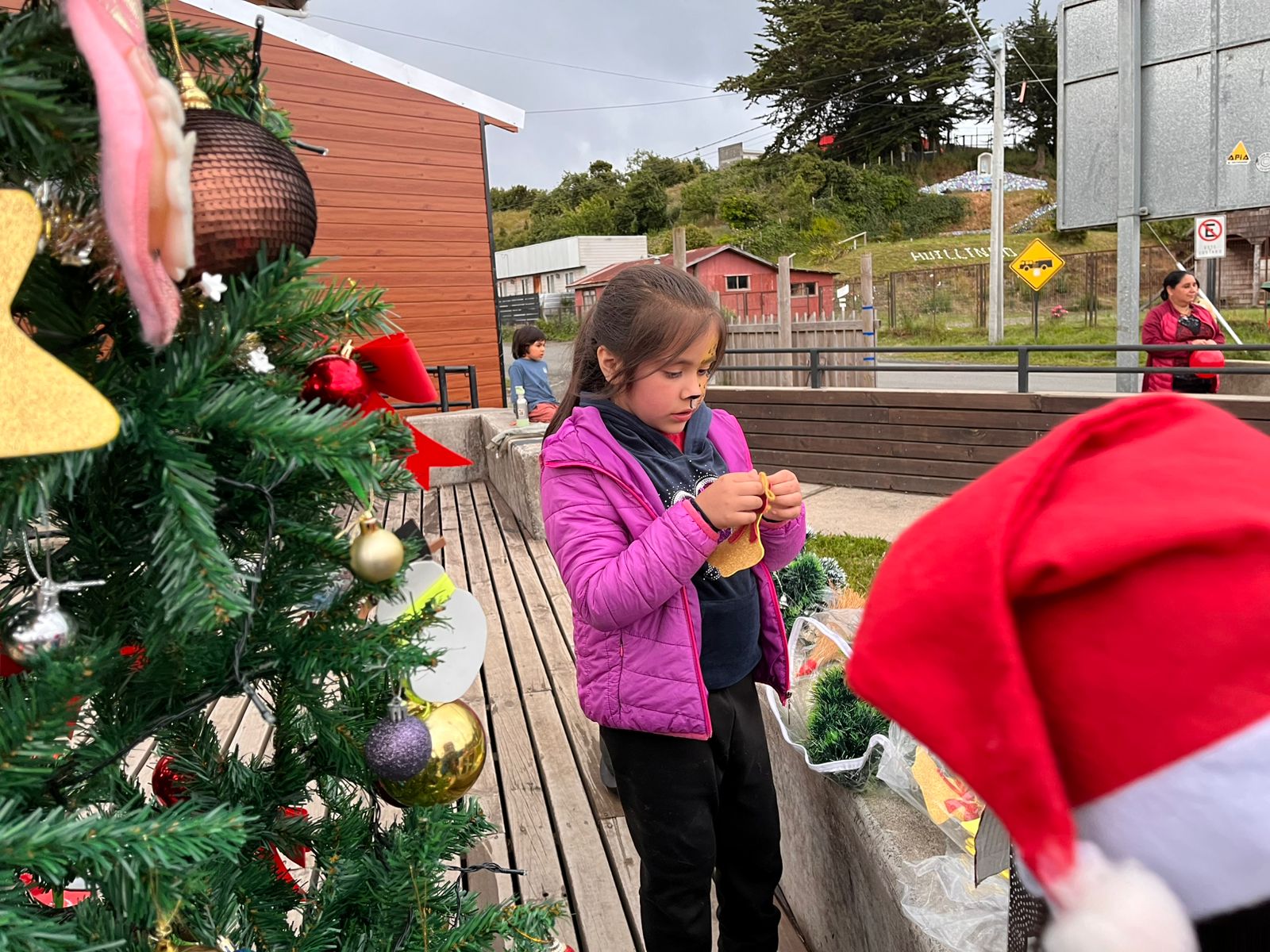 SENDA PREVIENE MUNICIPIO DE CHONCHI Y COMUNIDAD DE HUILLINCO CELEBRARON LA LLEGADA DE LA NAVIDAD.