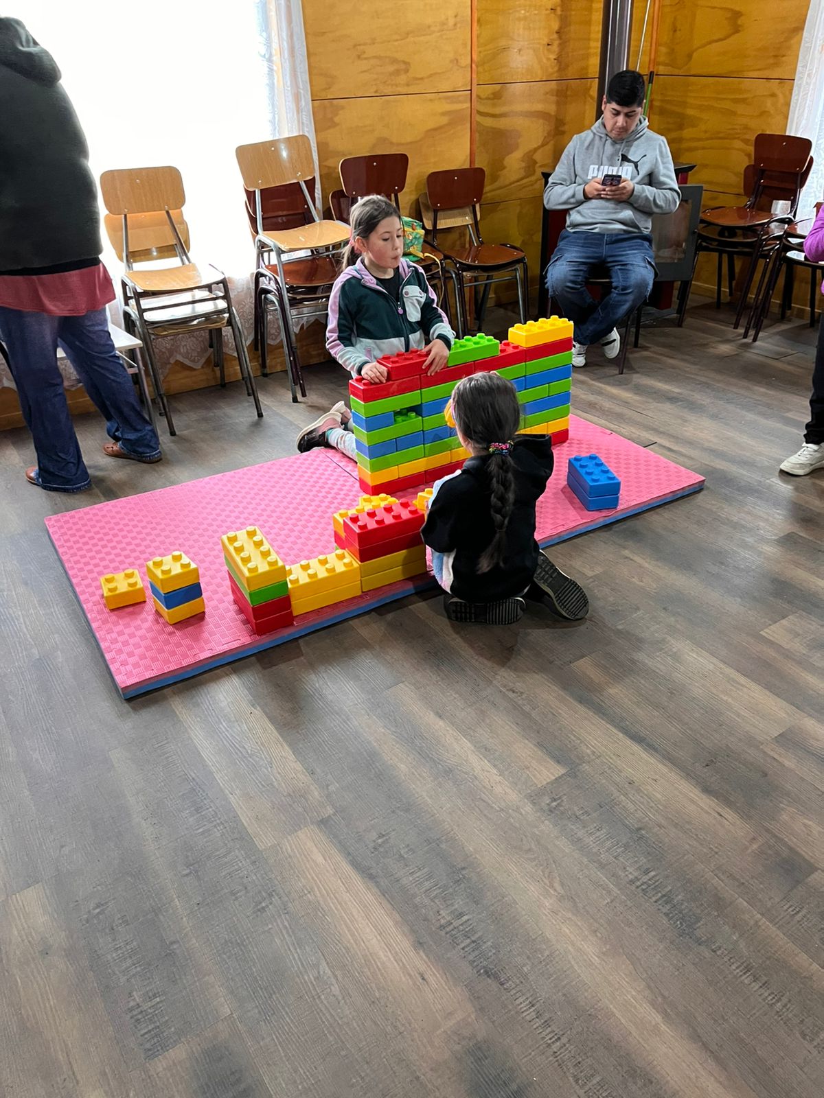 SENDA PREVIENE MUNICIPIO DE CHONCHI Y COMUNIDAD DE HUILLINCO CELEBRARON LA LLEGADA DE LA NAVIDAD.