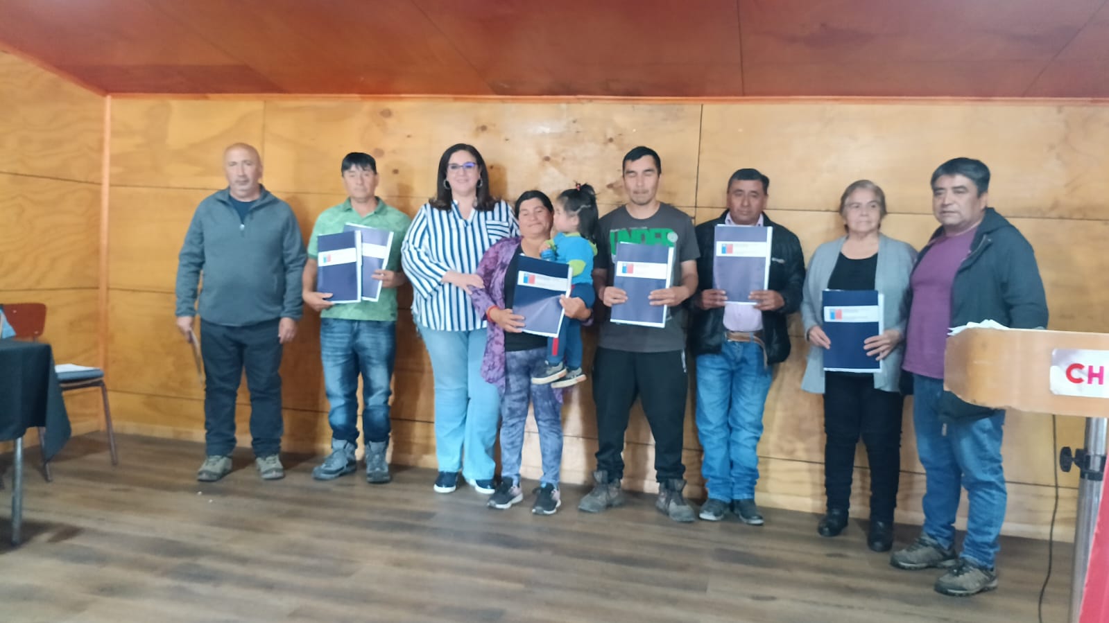 36 FAMILIAS DE LAS COMUNIDADES INDÍGENAS DE HUILLINCO ALTO Y LA MONTAÑA RECIBIERON SUS ANHELADOS TÍTULOS DE DOMINIO DE LA CONADI.