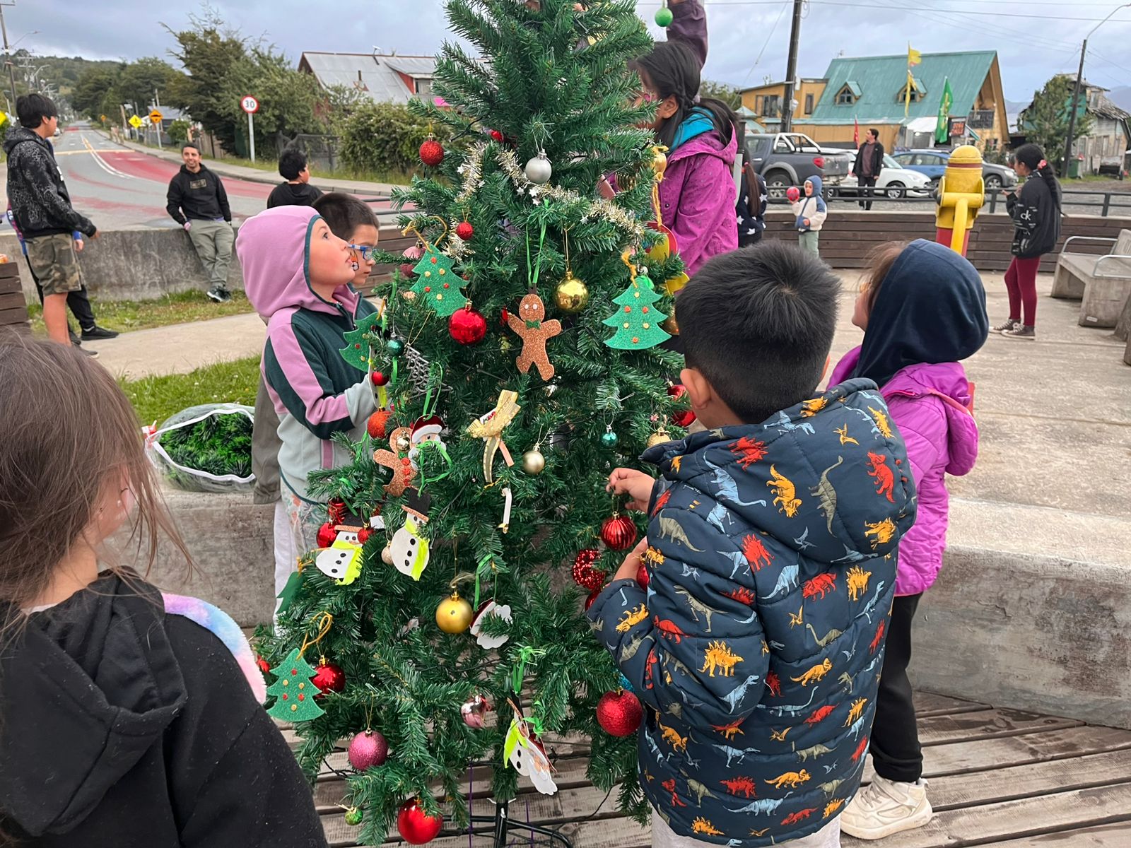 SENDA PREVIENE MUNICIPIO DE CHONCHI Y COMUNIDAD DE HUILLINCO CELEBRARON LA LLEGADA DE LA NAVIDAD.