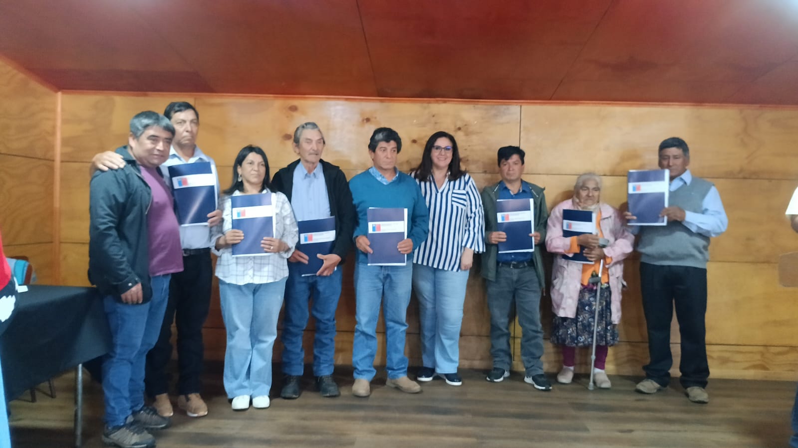 36 FAMILIAS DE LAS COMUNIDADES INDÍGENAS DE HUILLINCO ALTO Y LA MONTAÑA RECIBIERON SUS ANHELADOS TÍTULOS DE DOMINIO DE LA CONADI.