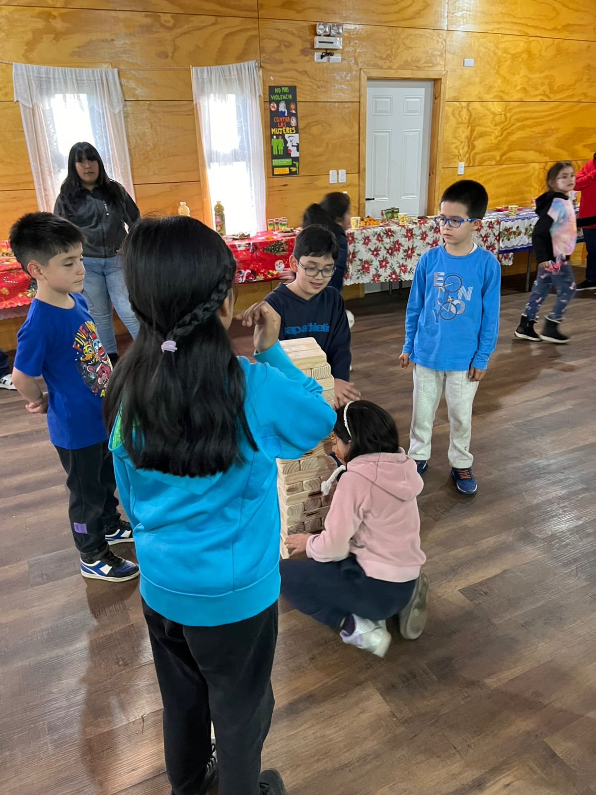 SENDA PREVIENE MUNICIPIO DE CHONCHI Y COMUNIDAD DE HUILLINCO CELEBRARON LA LLEGADA DE LA NAVIDAD.