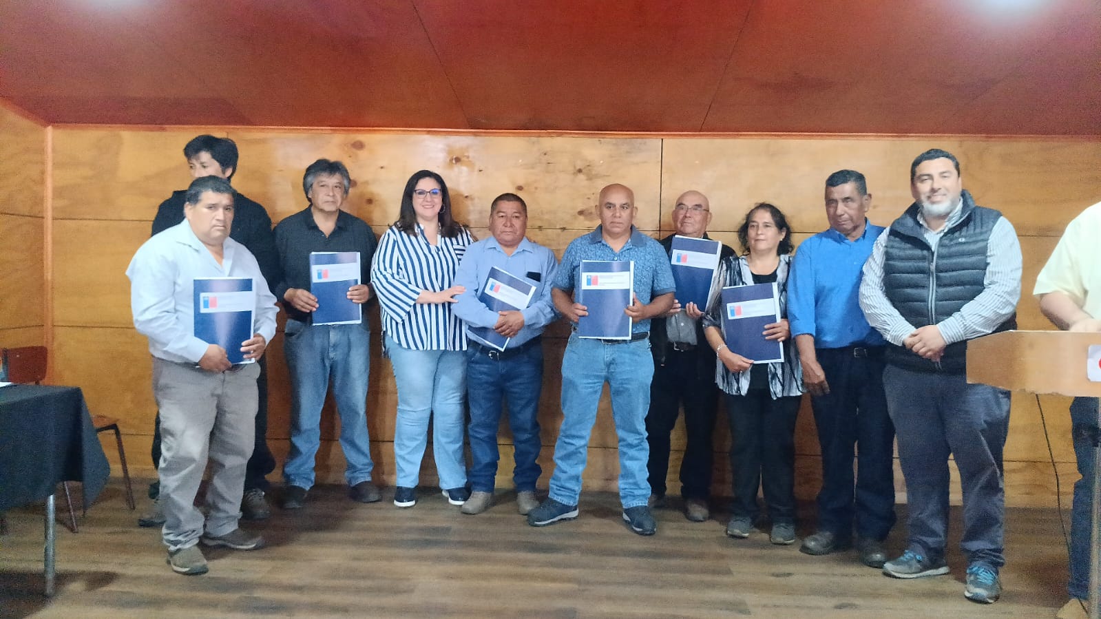 36 FAMILIAS DE LAS COMUNIDADES INDÍGENAS DE HUILLINCO ALTO Y LA MONTAÑA RECIBIERON SUS ANHELADOS TÍTULOS DE DOMINIO DE LA CONADI.