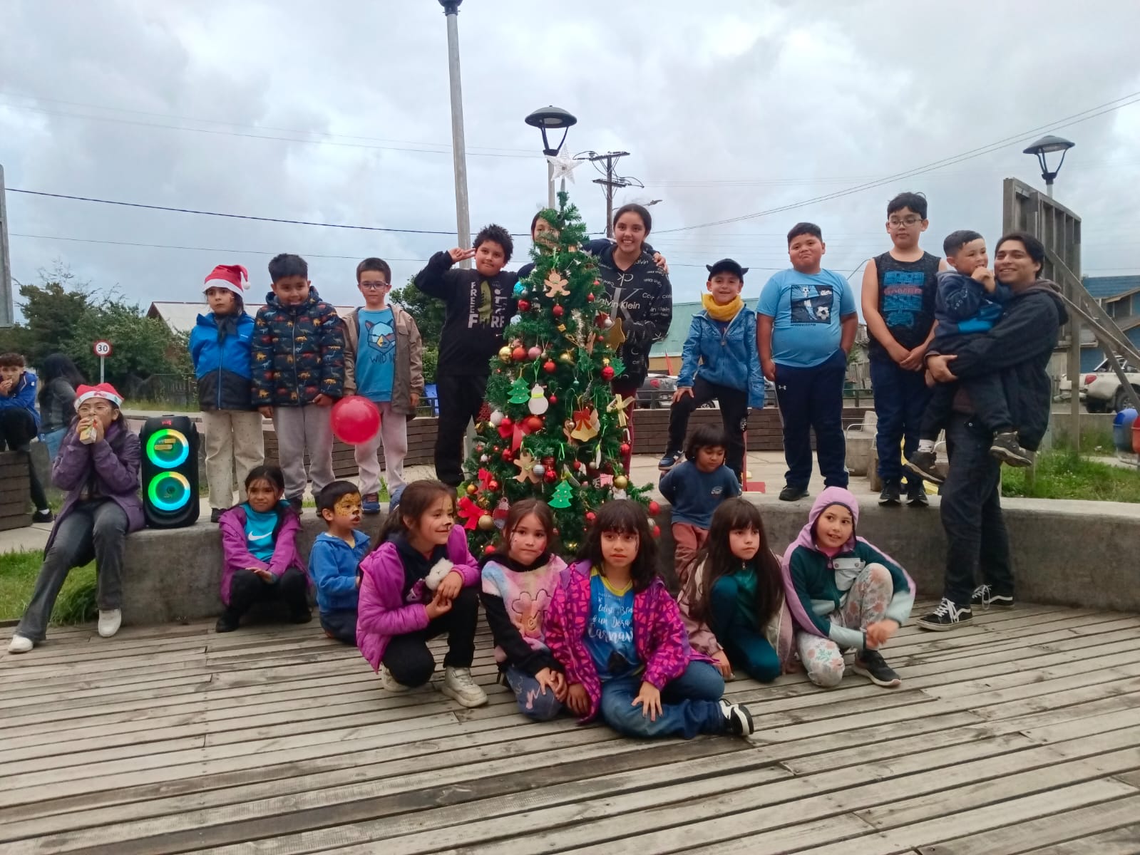 SENDA PREVIENE MUNICIPIO DE CHONCHI Y COMUNIDAD DE HUILLINCO CELEBRARON LA LLEGADA DE LA NAVIDAD.