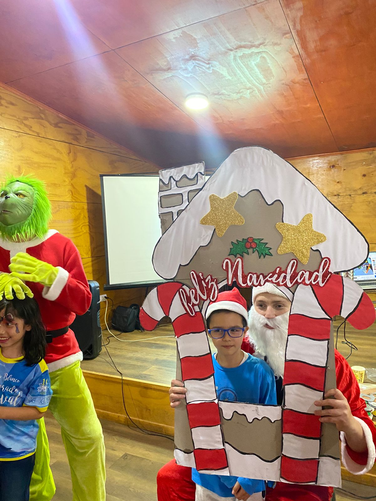 SENDA PREVIENE MUNICIPIO DE CHONCHI Y COMUNIDAD DE HUILLINCO CELEBRARON LA LLEGADA DE LA NAVIDAD.