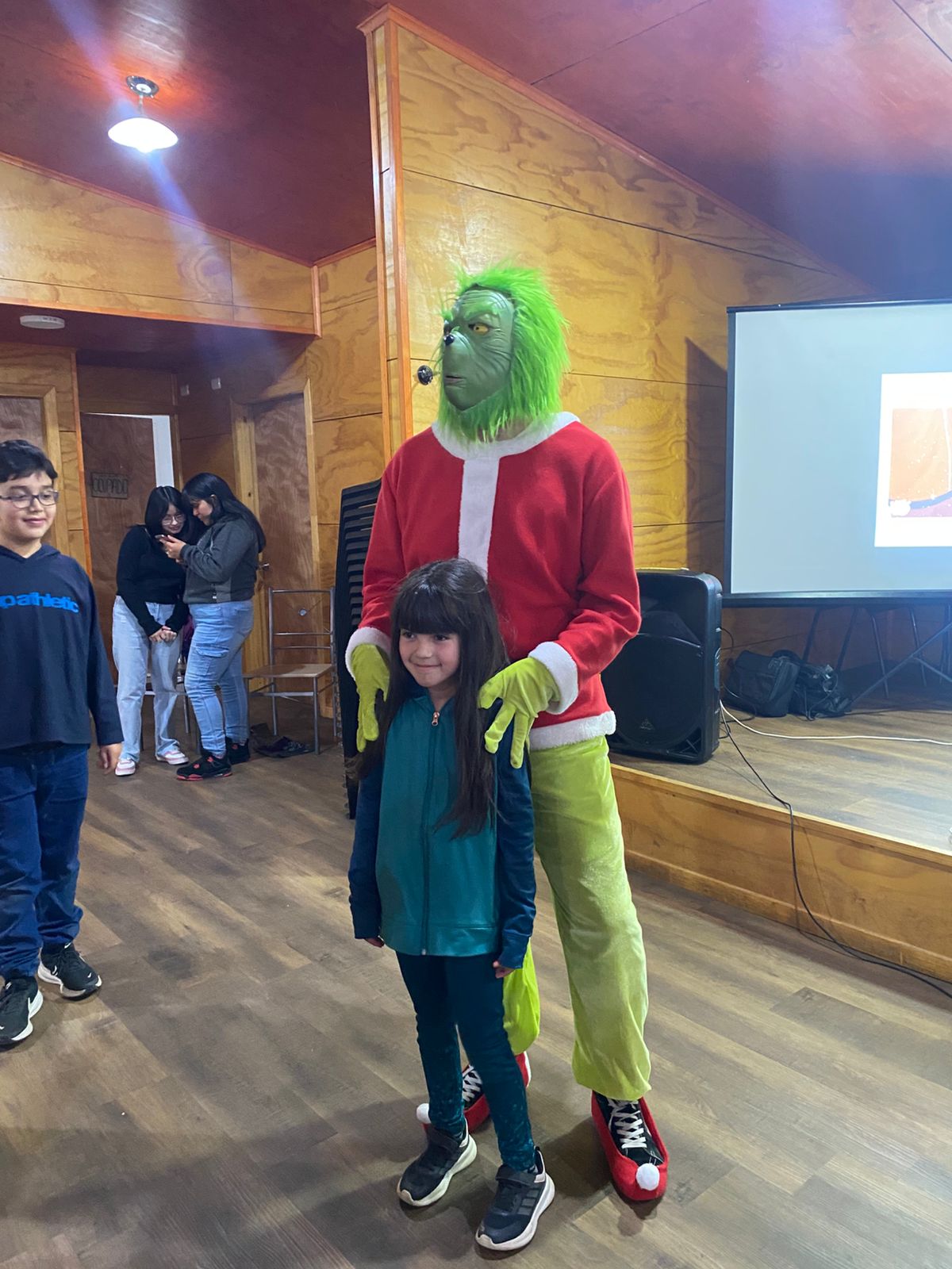 SENDA PREVIENE MUNICIPIO DE CHONCHI Y COMUNIDAD DE HUILLINCO CELEBRARON LA LLEGADA DE LA NAVIDAD.