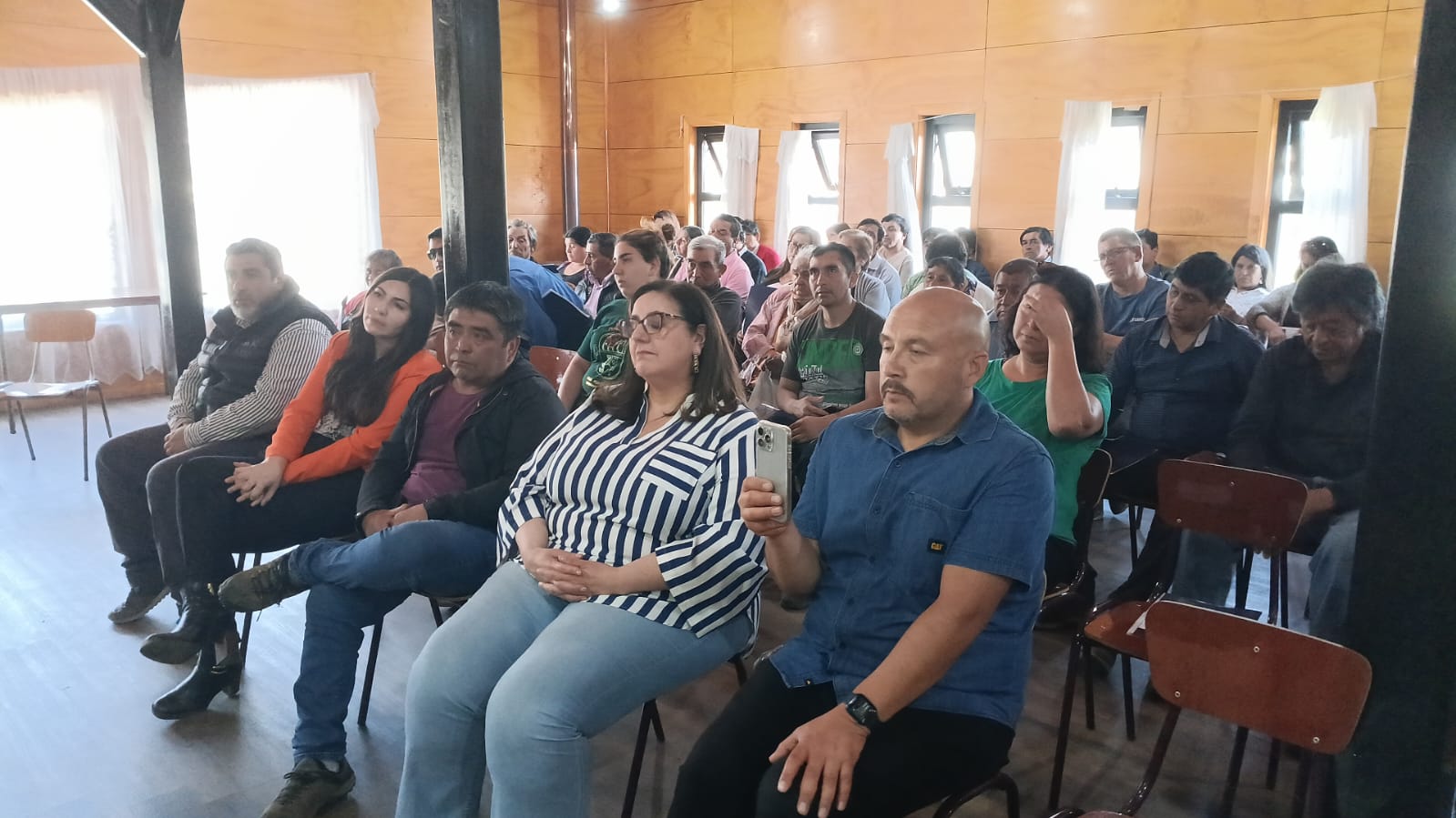 36 FAMILIAS DE LAS COMUNIDADES INDÍGENAS DE HUILLINCO ALTO Y LA MONTAÑA RECIBIERON SUS ANHELADOS TÍTULOS DE DOMINIO DE LA CONADI.