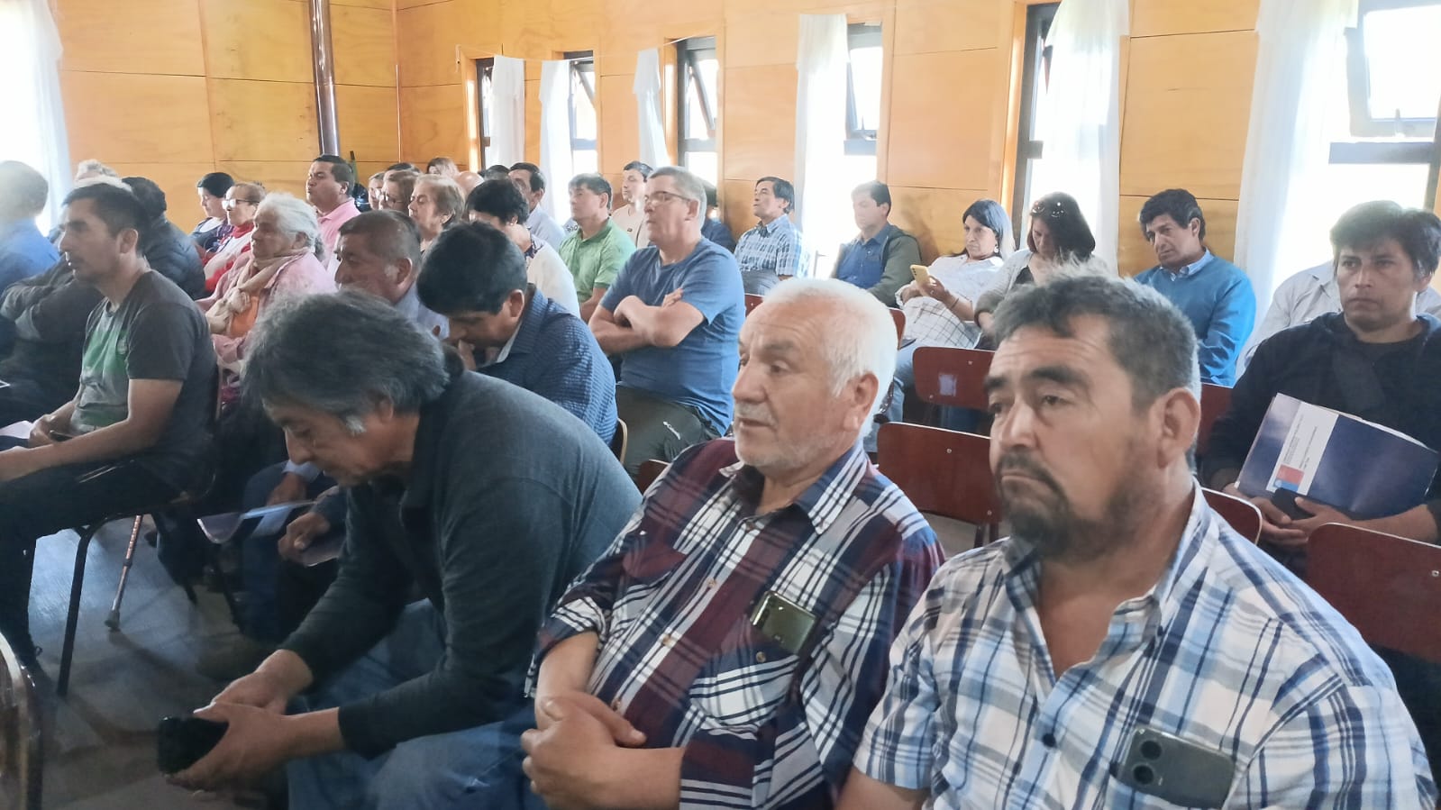 36 FAMILIAS DE LAS COMUNIDADES INDÍGENAS DE HUILLINCO ALTO Y LA MONTAÑA RECIBIERON SUS ANHELADOS TÍTULOS DE DOMINIO DE LA CONADI.