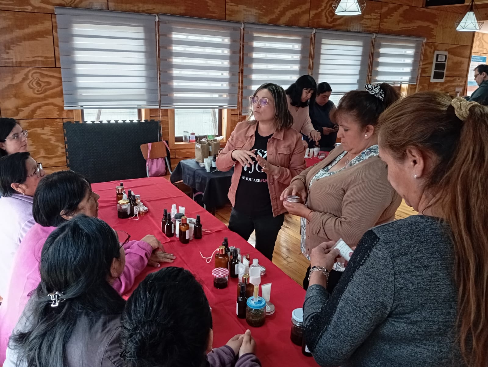 CON ÉXITO FINALIZAN DIEZ USUARIAS DE LA OMIL DE CHONCHI CURSO “TÉCNICAS DE ELABORACIÓN DE PRODUCTOS COSMÉTICOS NATURALES”.