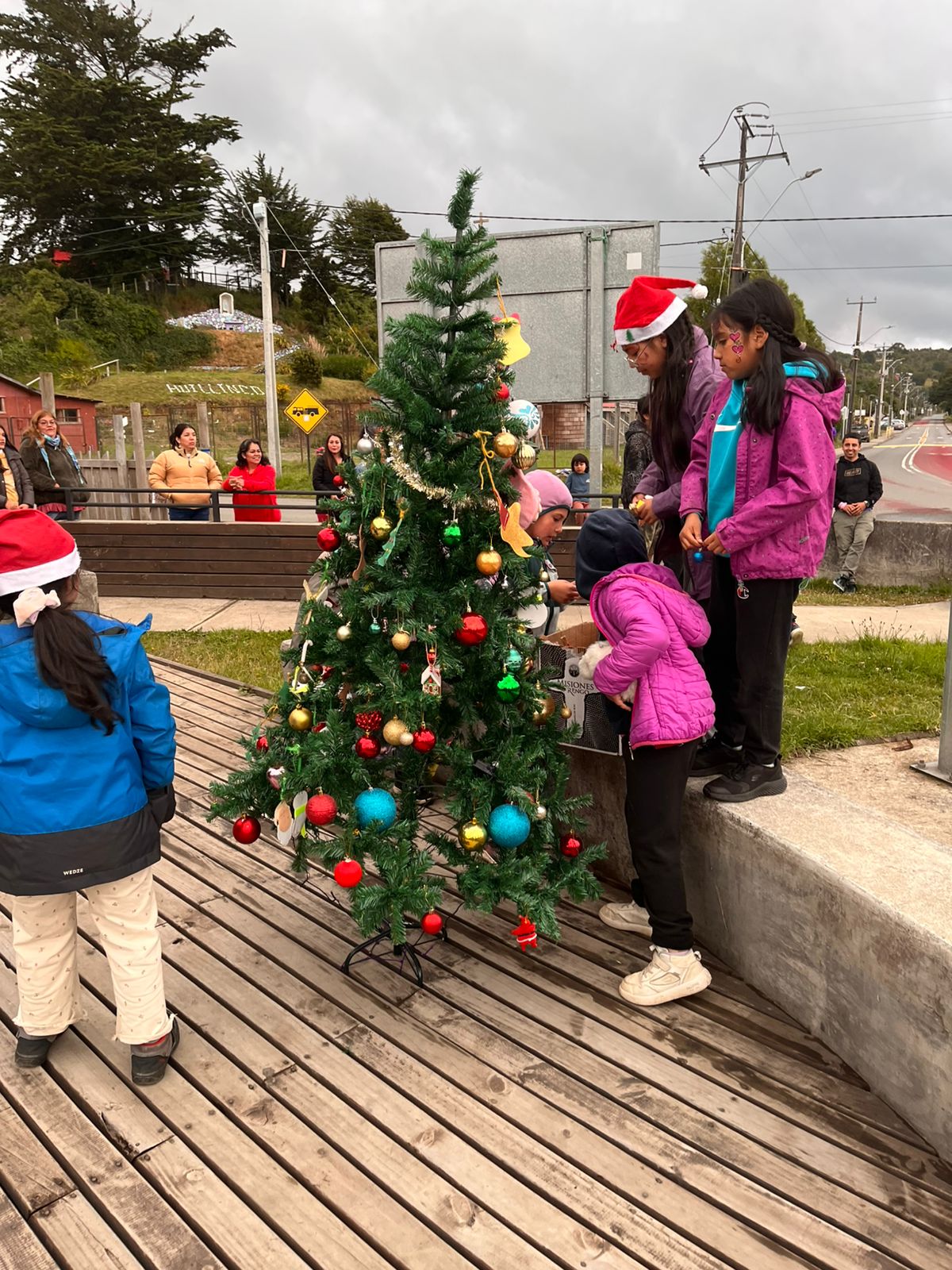 SENDA PREVIENE MUNICIPIO DE CHONCHI Y COMUNIDAD DE HUILLINCO CELEBRARON LA LLEGADA DE LA NAVIDAD.