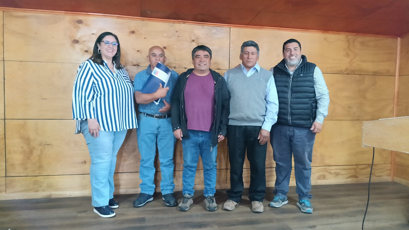 36 FAMILIAS DE LAS COMUNIDADES INDÍGENAS DE HUILLINCO ALTO Y LA MONTAÑA RECIBIERON SUS ANHELADOS TÍTULOS DE DOMINIO DE LA CONADI.