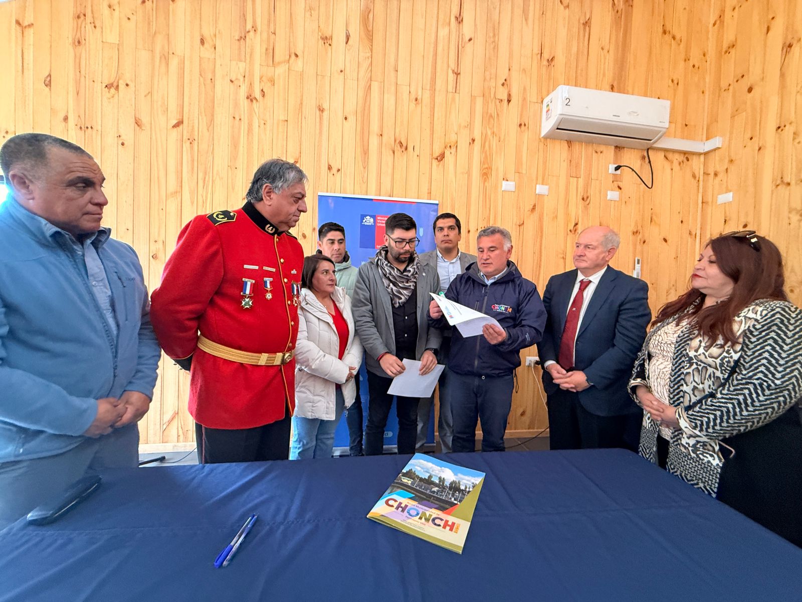 BOMBEROS DE CHONCHI YA DISFRUTAN DE UN HERMOSO ESPACIO MULTIUSO: POR MEDIO DE UNA CEREMONIA FUE INAUGURADO Y ENTREGADO DE FORMA OFICIAL EL NUEVO CENTRO COMUNITARIO DE ESTA HONORABLE INSTITUCIÓN.
