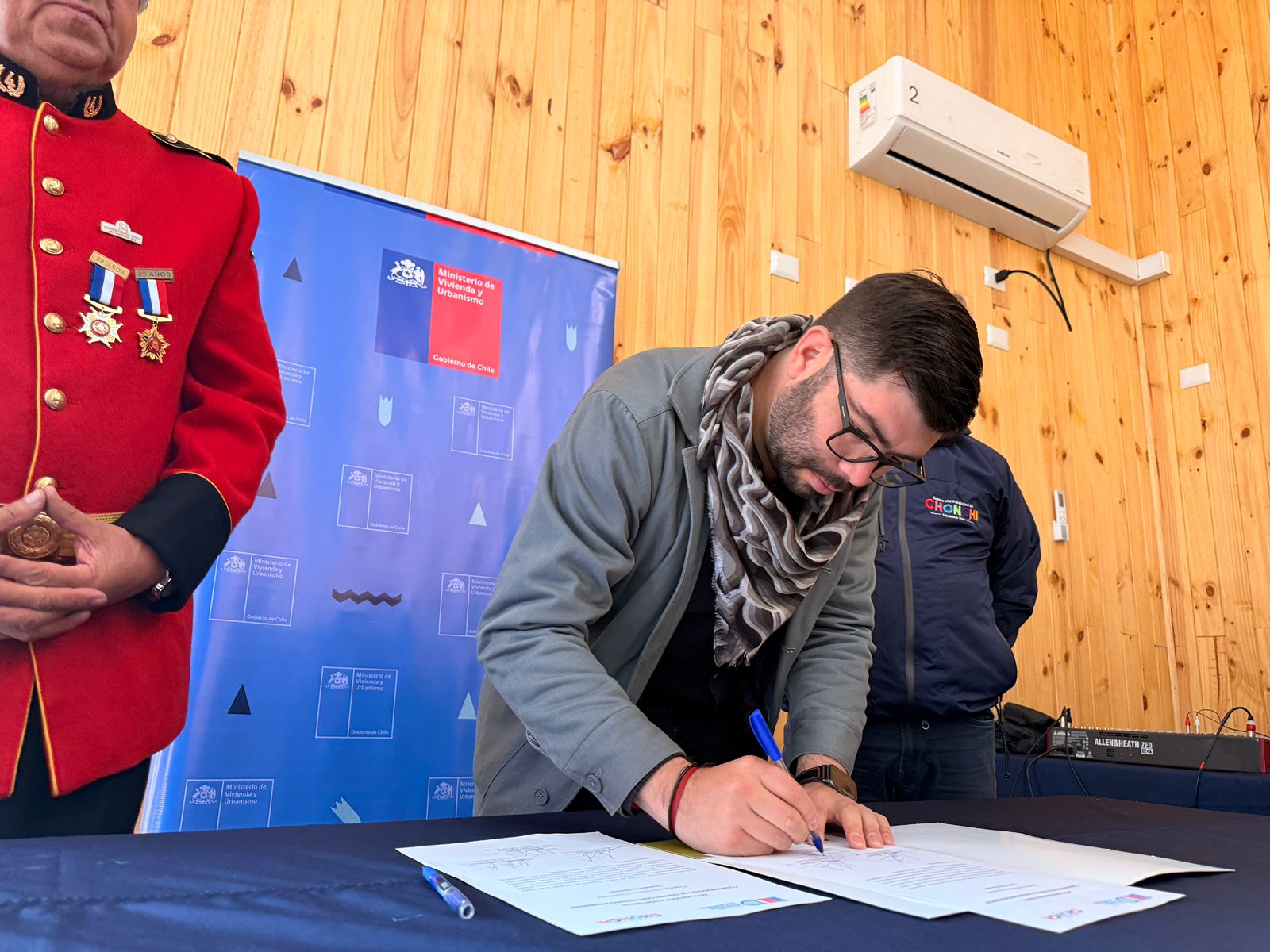 BOMBEROS DE CHONCHI YA DISFRUTAN DE UN HERMOSO ESPACIO MULTIUSO: POR MEDIO DE UNA CEREMONIA FUE INAUGURADO Y ENTREGADO DE FORMA OFICIAL EL NUEVO CENTRO COMUNITARIO DE ESTA HONORABLE INSTITUCIÓN.